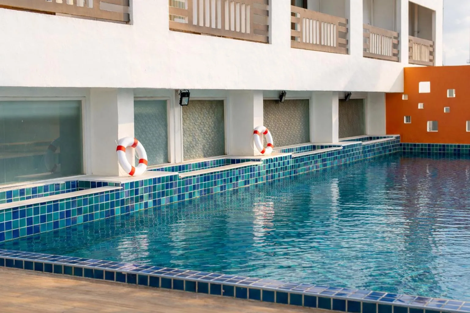 Swimming pool in Maple Hotel