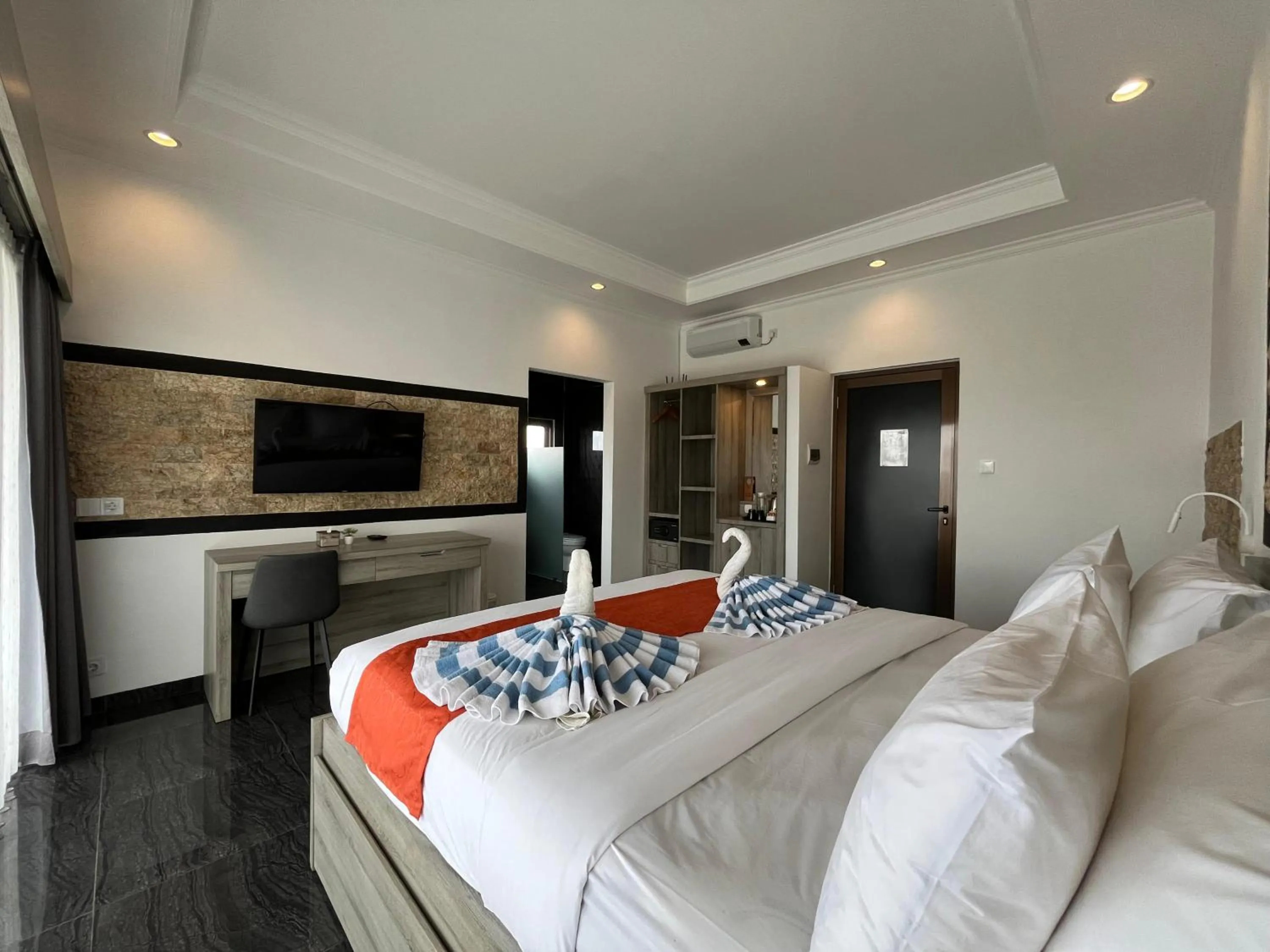 Property building, Bed in The Hamsa