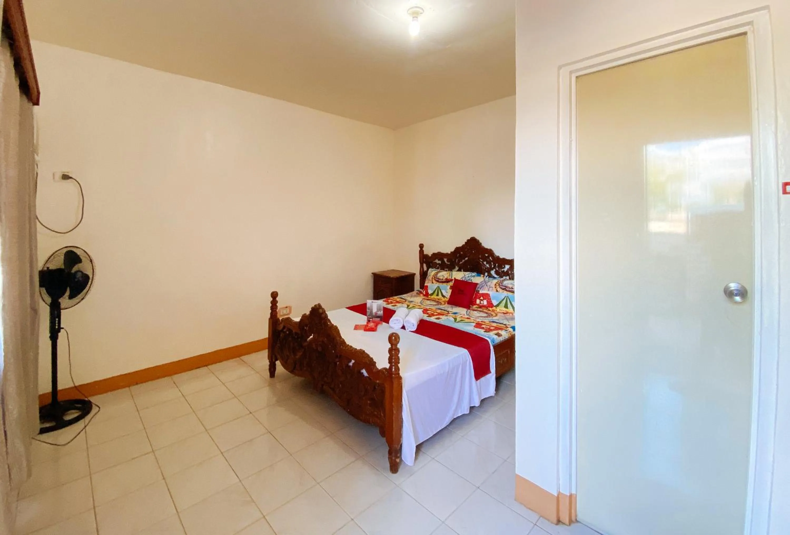 Bed in RedDoorz @ White Castle Beach Resort Iba Zambales