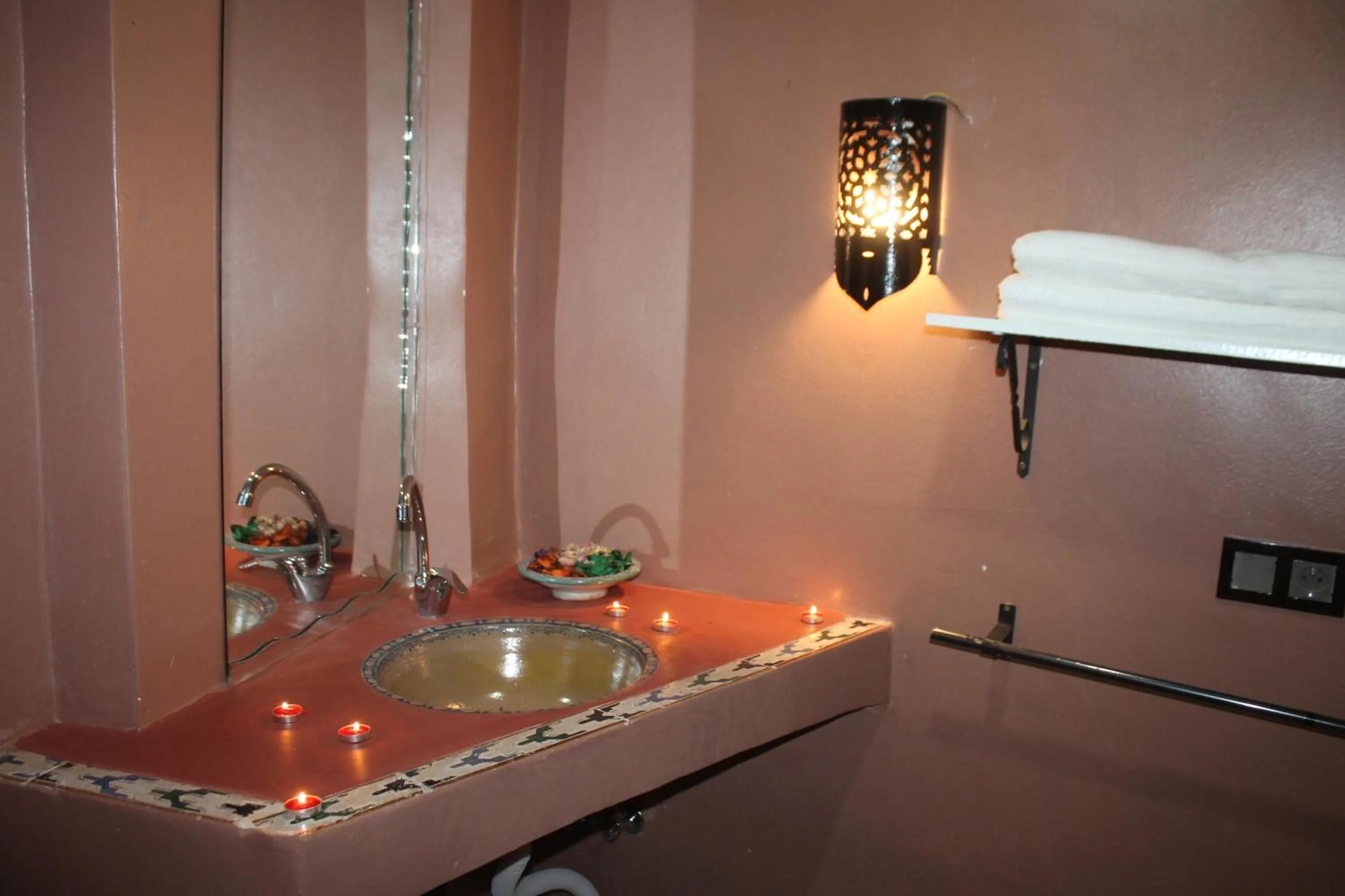 Toilet in Riad Tingis