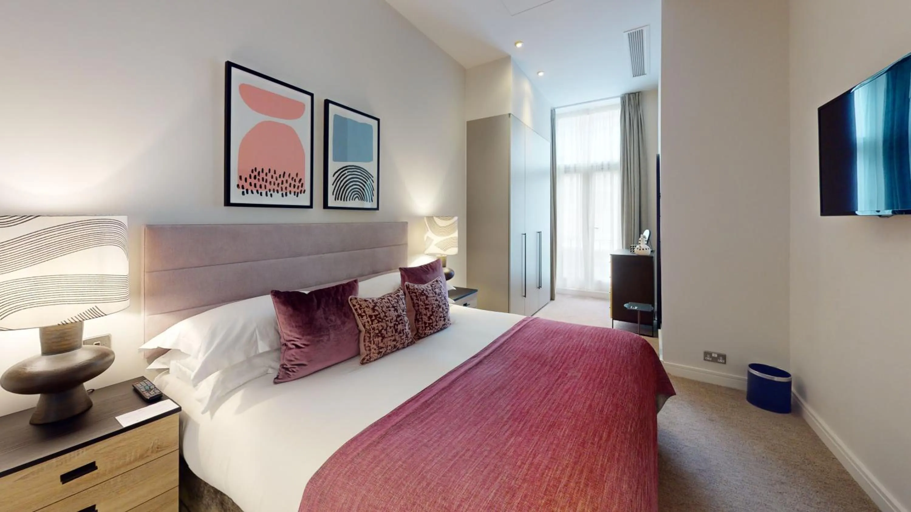 Bedroom, Bed in Cheval Harrington Court at South Kensington