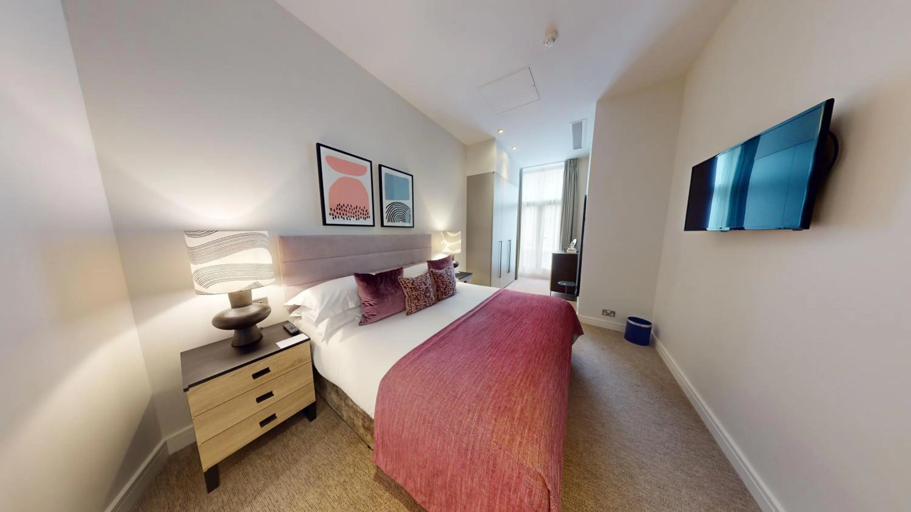 Bedroom, Bed in Cheval Harrington Court at South Kensington