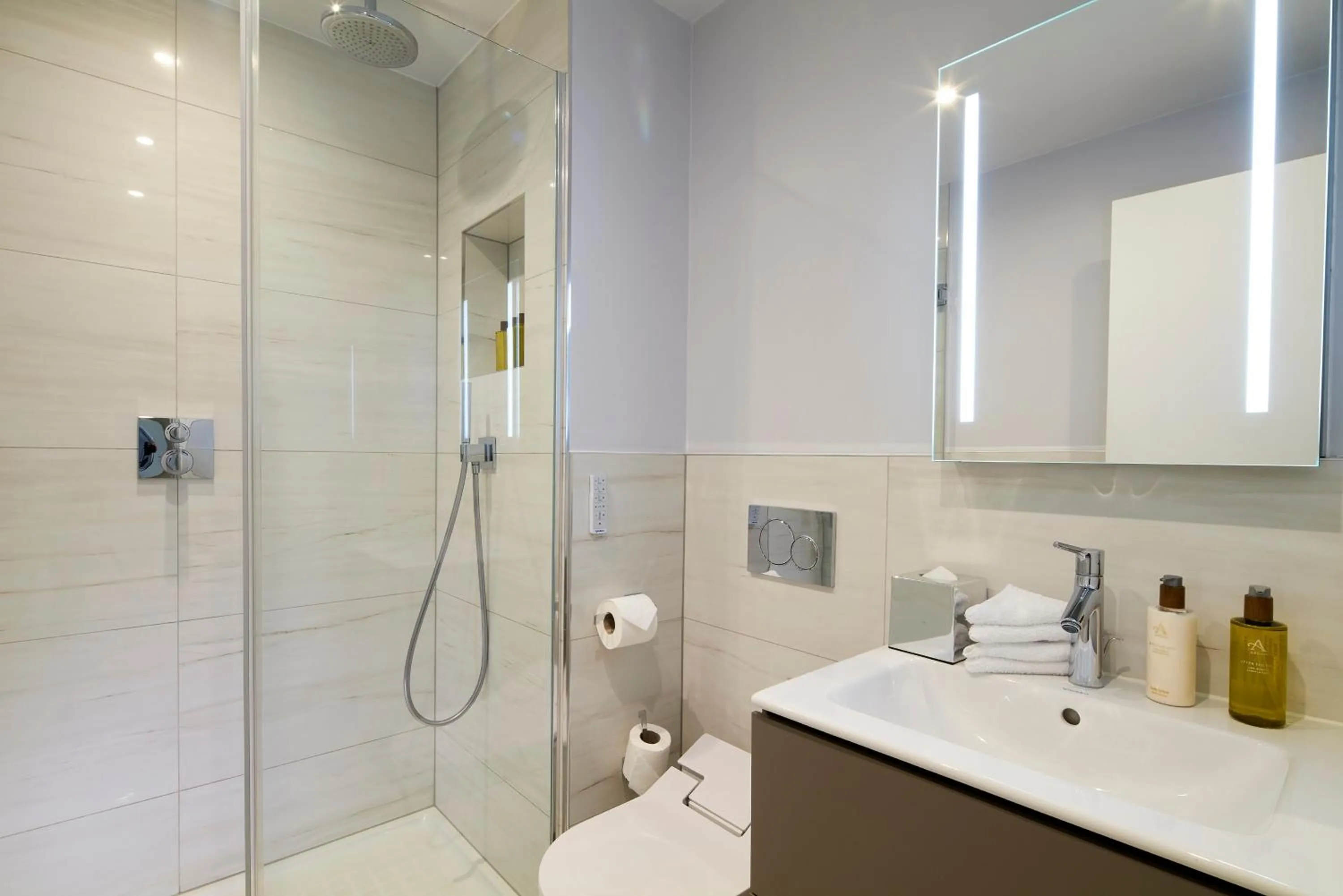 Shower in Cheval Harrington Court at South Kensington
