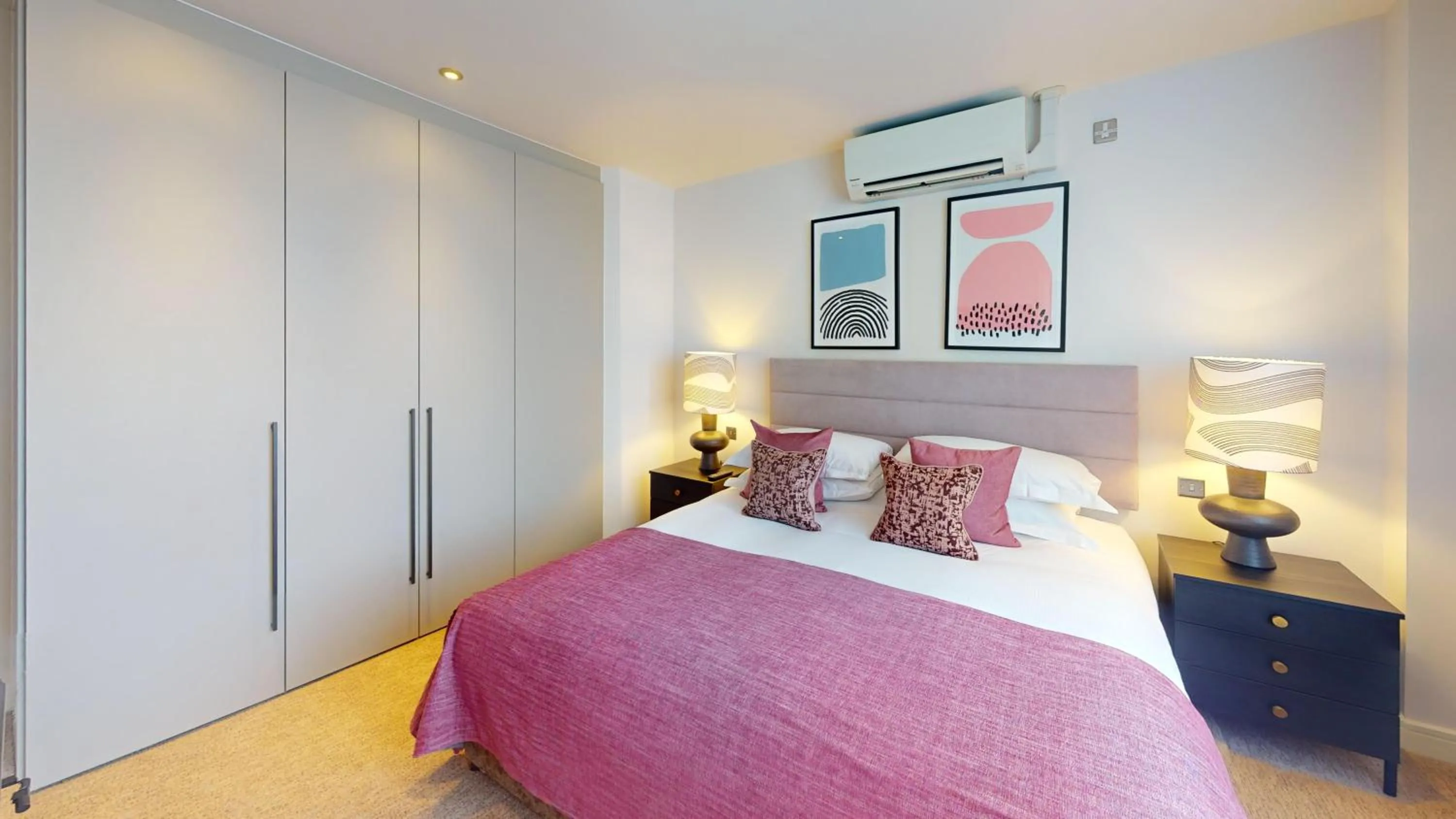 Bed in Cheval Harrington Court at South Kensington