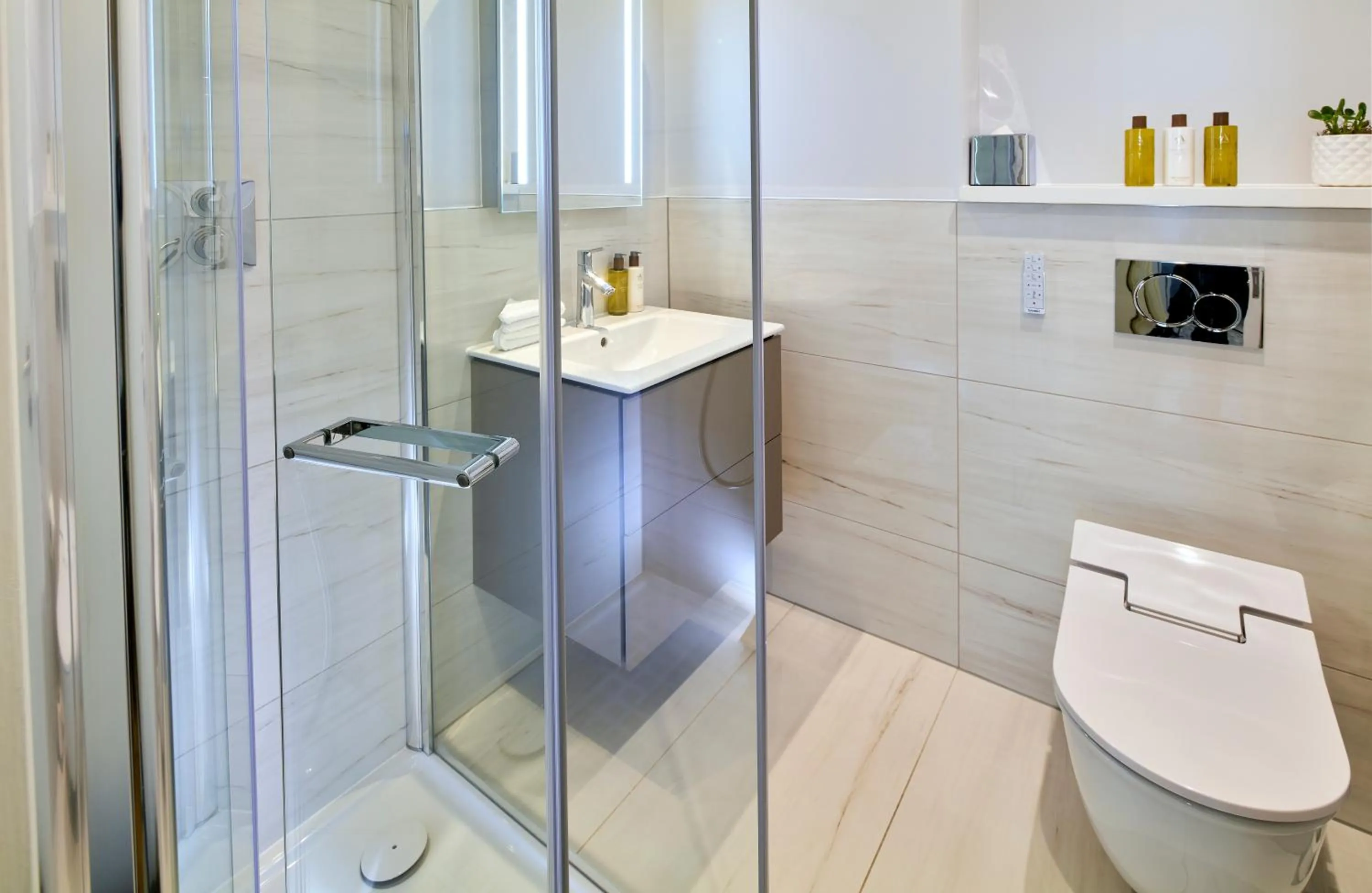 Shower in Cheval Harrington Court at South Kensington