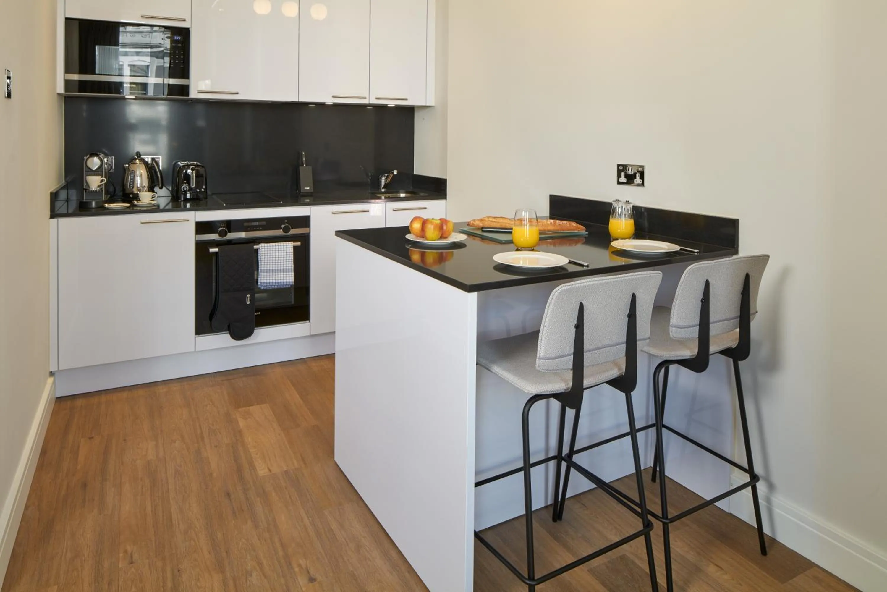 Coffee/tea facilities in Cheval Harrington Court at South Kensington