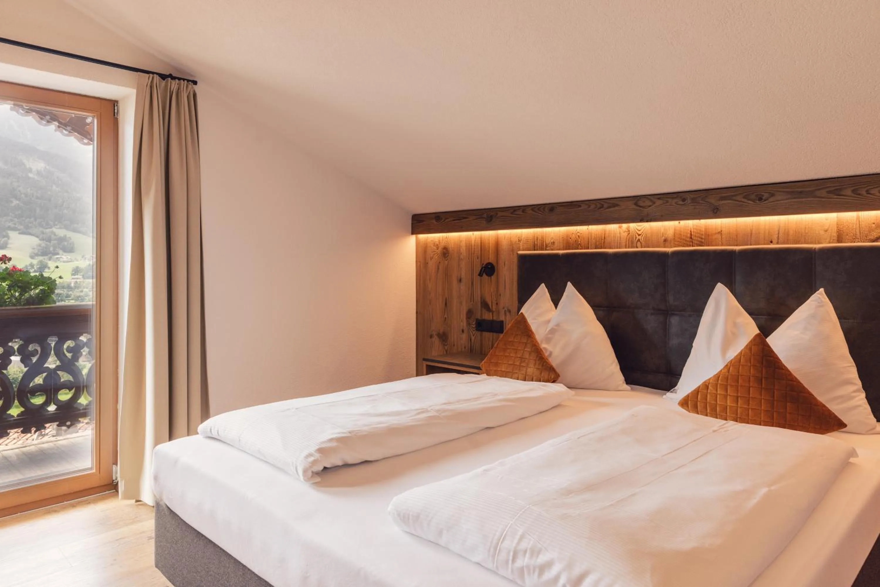 Bedroom, Bed in Hotel - Gasthof Märzenklamm