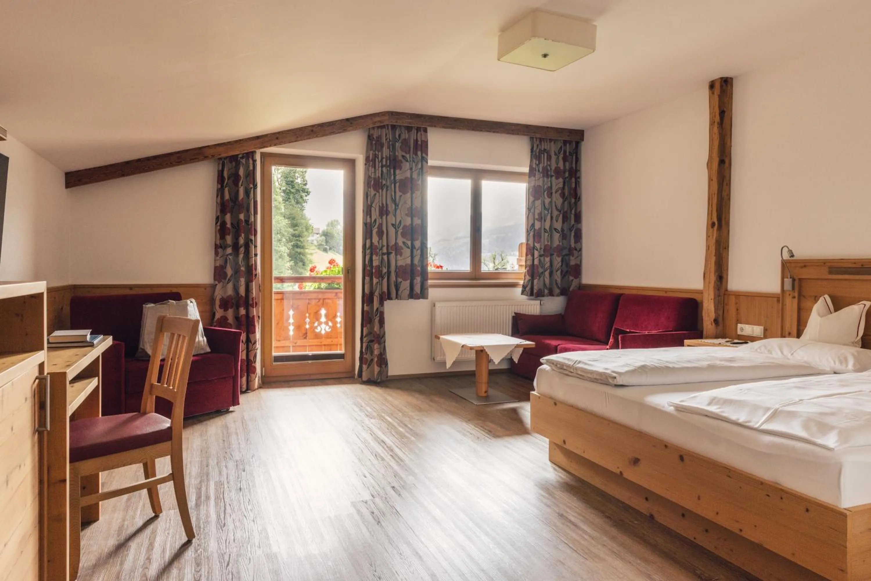 Photo of the whole room, Bed in Hotel - Gasthof Märzenklamm