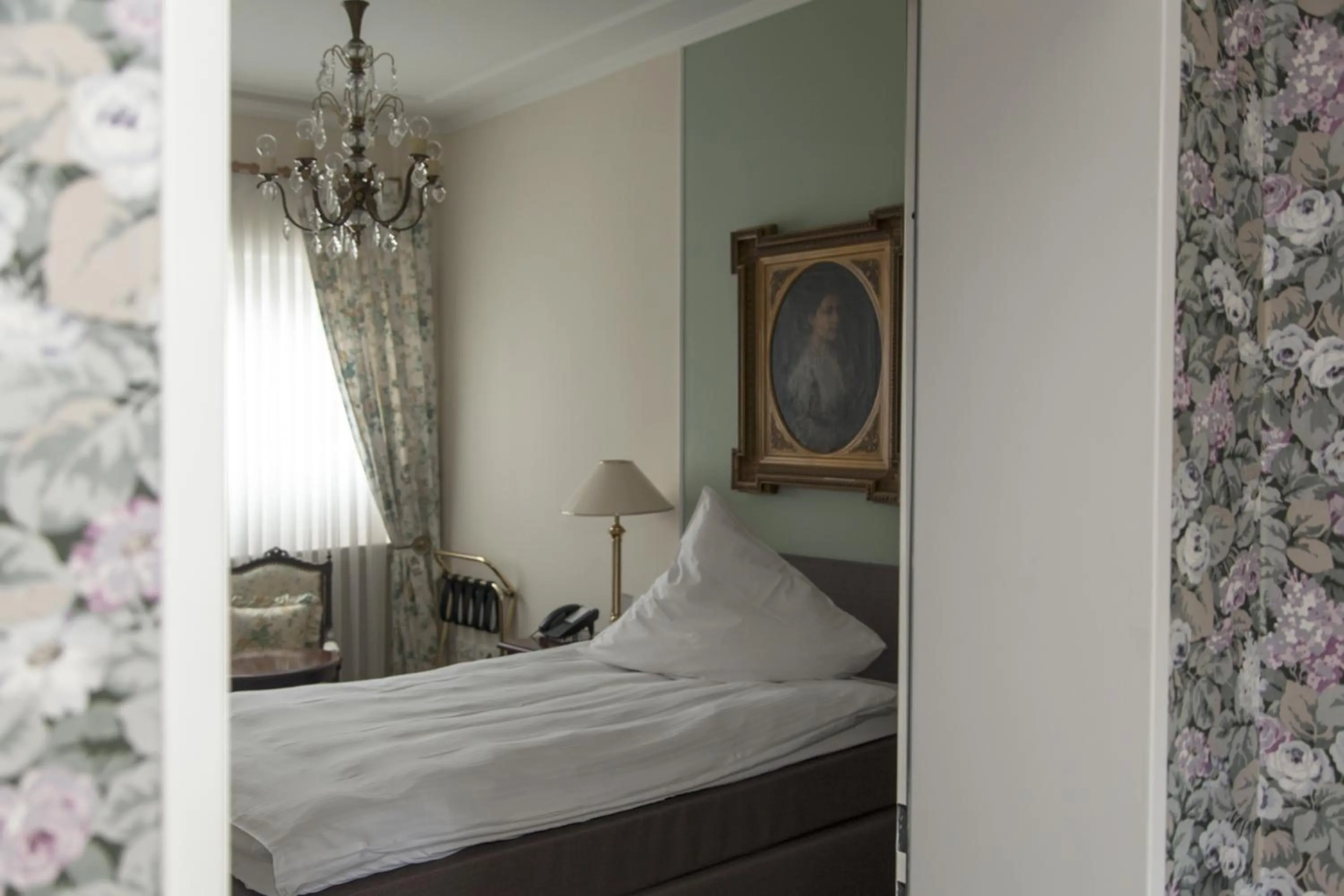 Bed in Hotel Zum Alten Brunnen