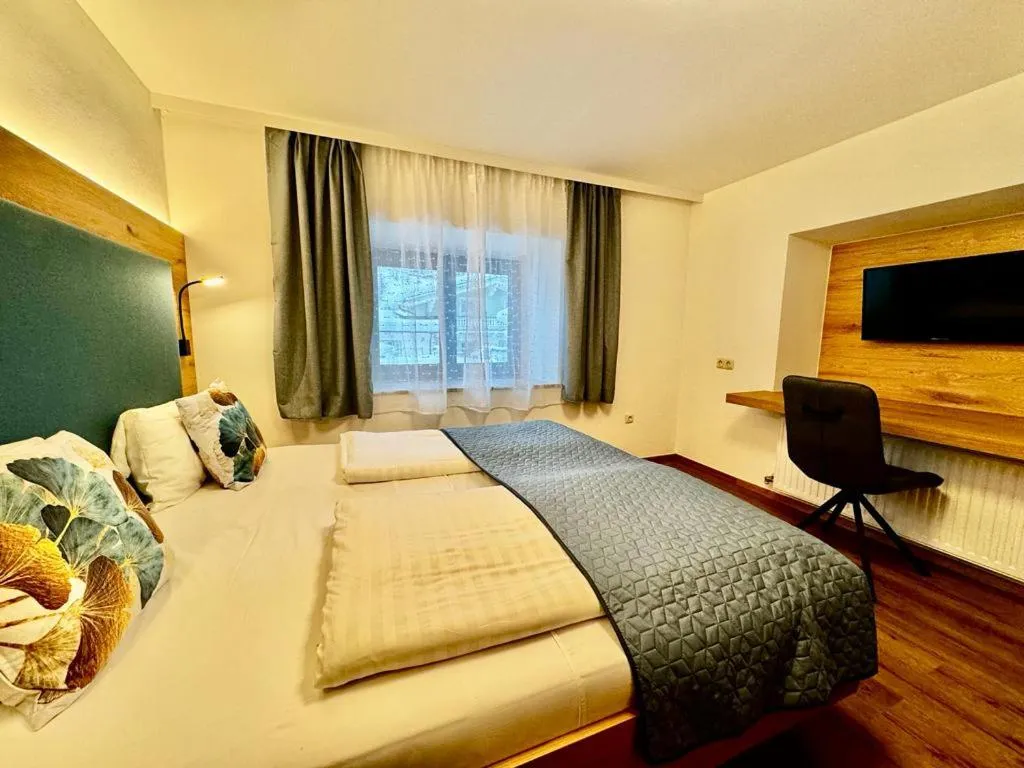 Bed in Pension Lederergütl - Jokercard & Parkplatz inkl