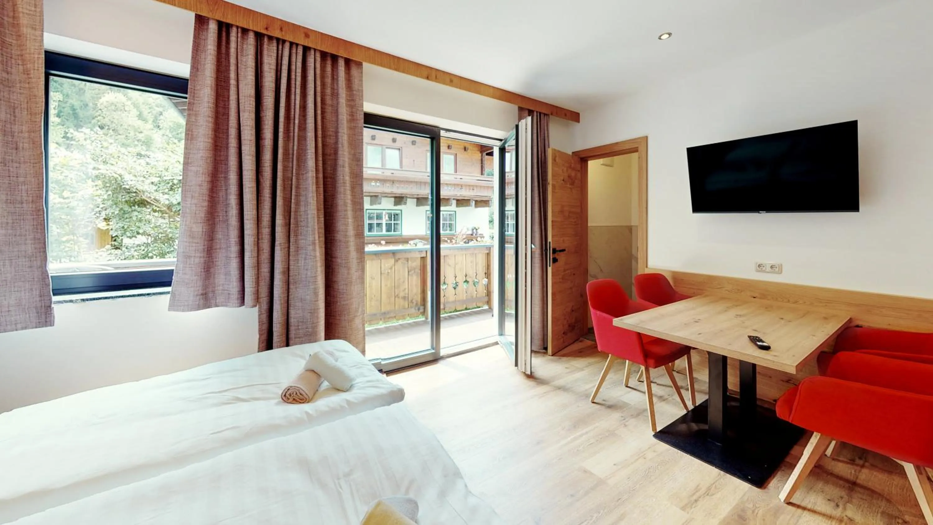 Seating area, Bed in Pension Lederergütl - Jokercard & Parkplatz inkl