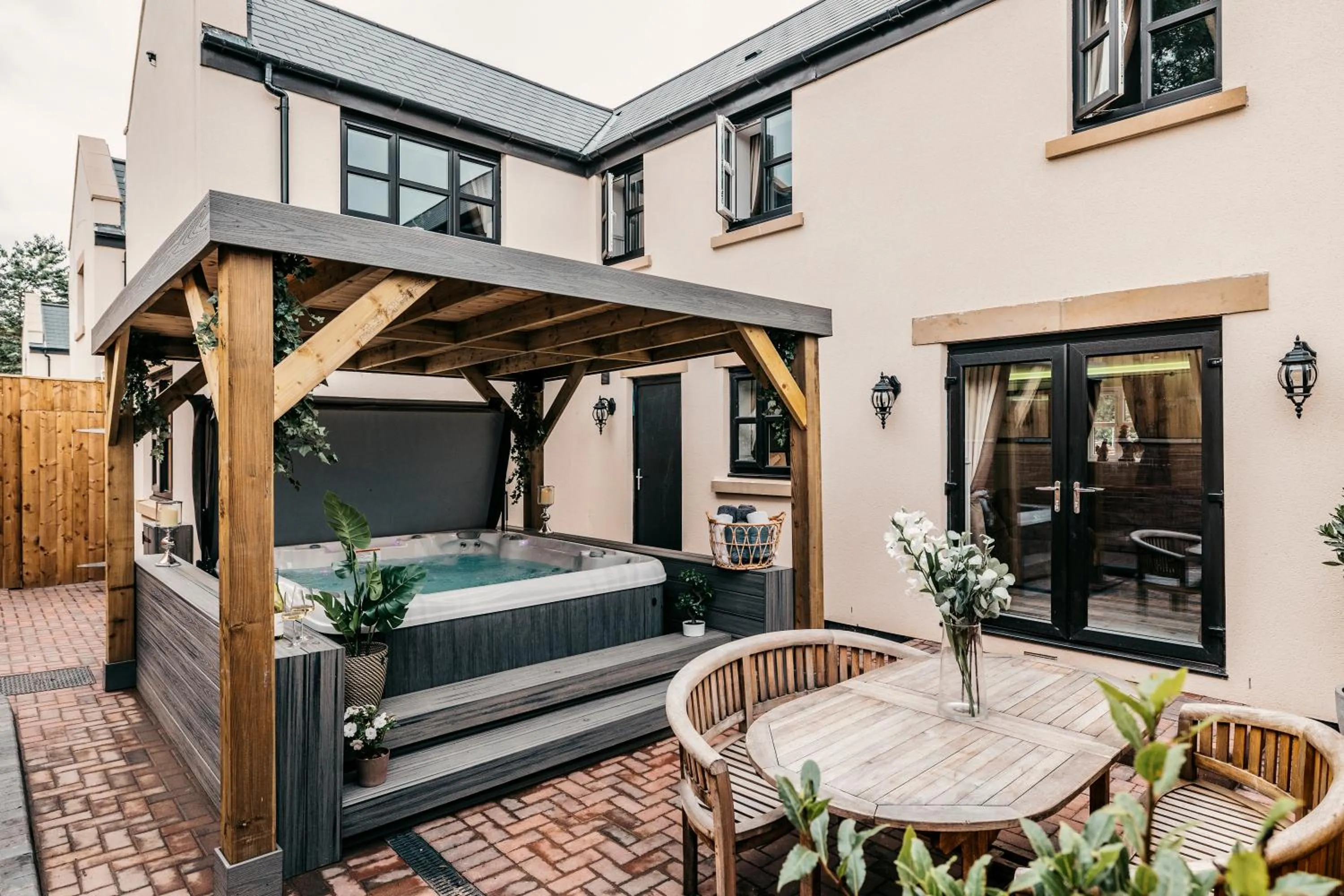 Hot Tub in South Causey Inn