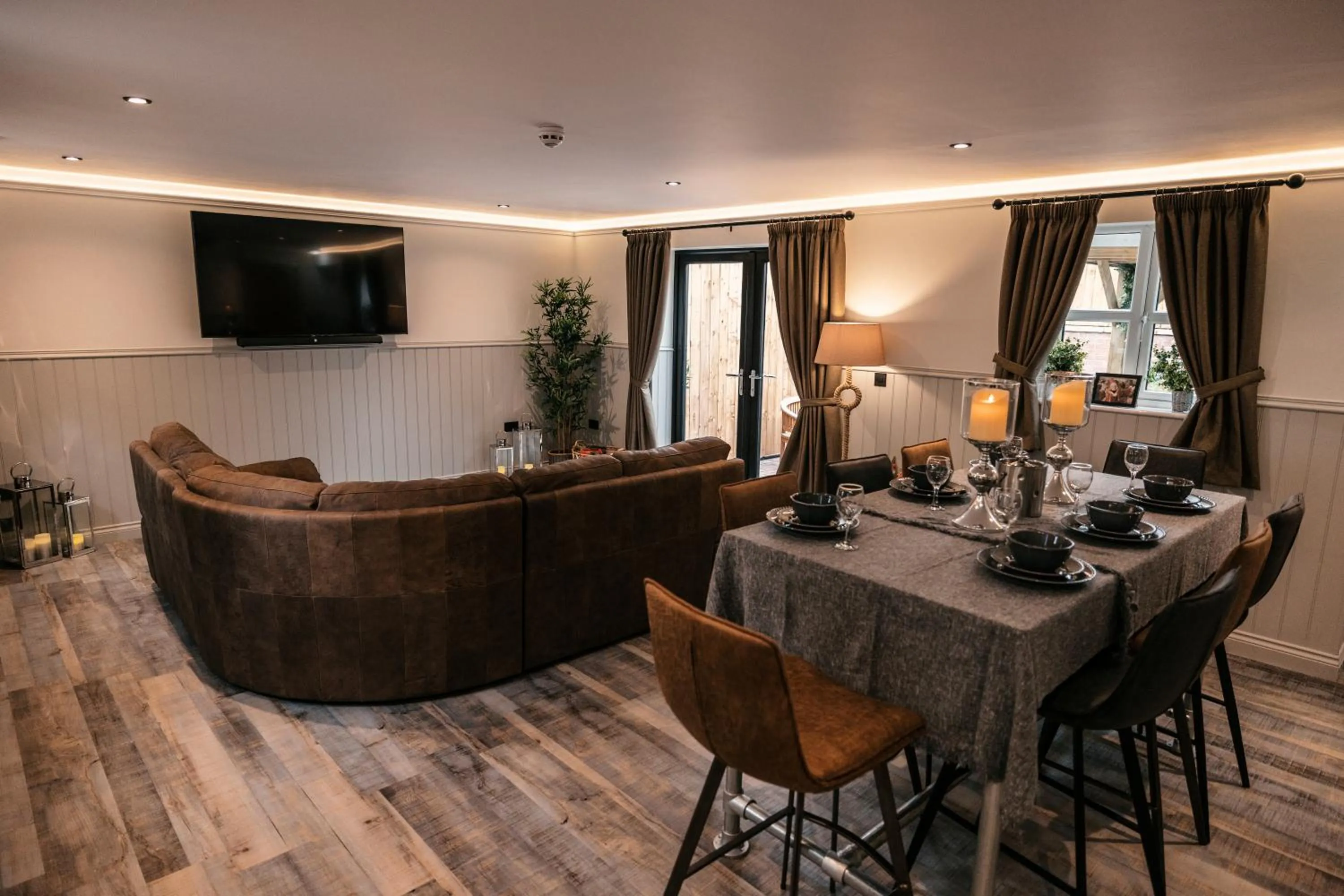 Communal lounge/ TV room in South Causey Inn