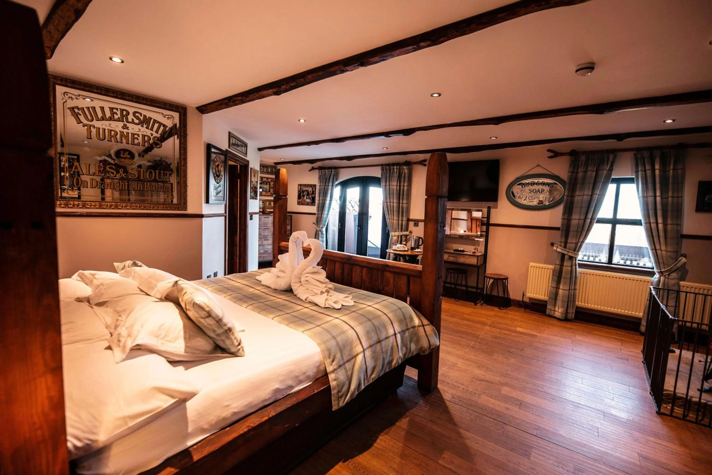 Photo of the whole room, Bed in South Causey Inn