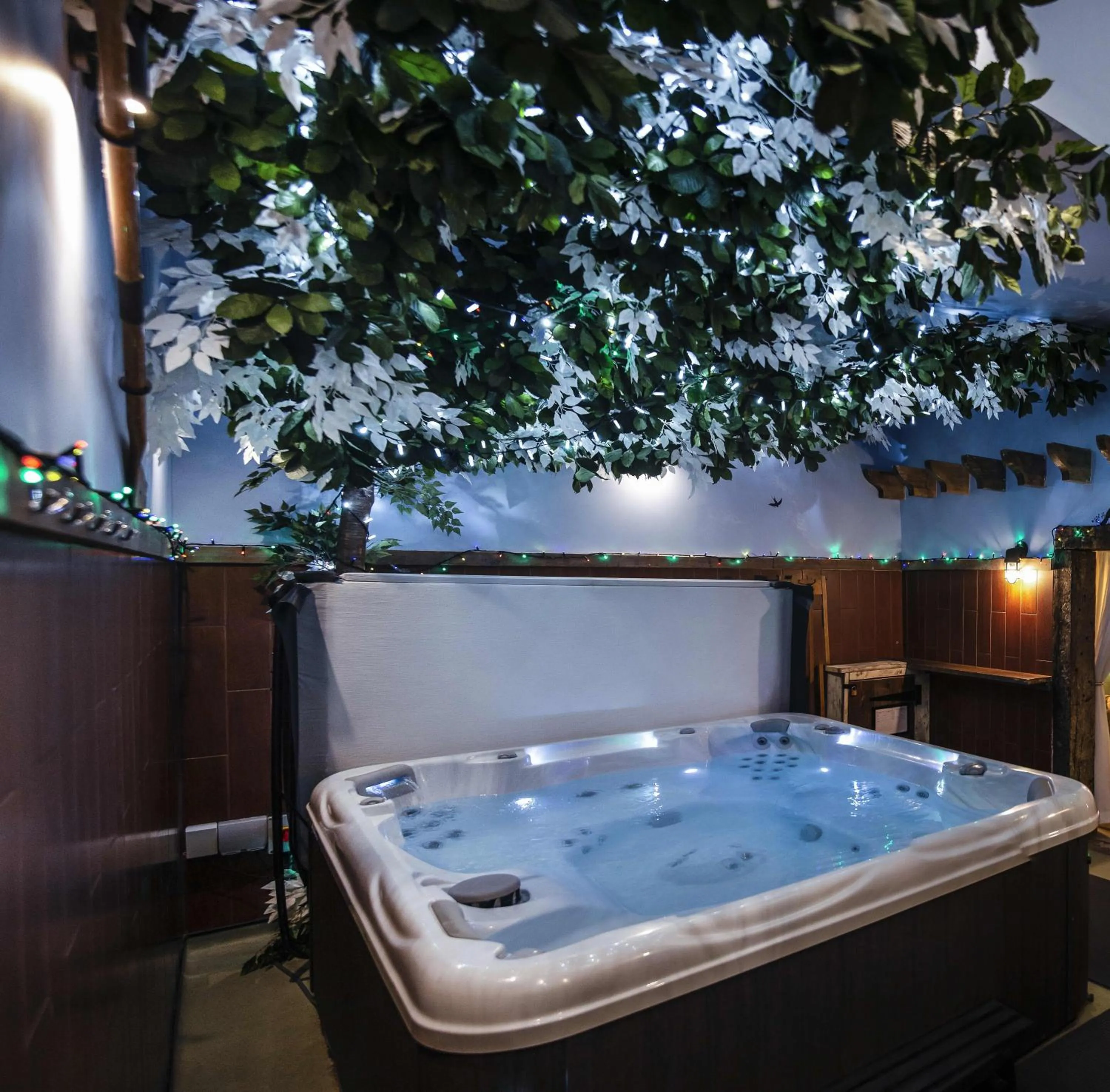 Hot Tub in South Causey Inn