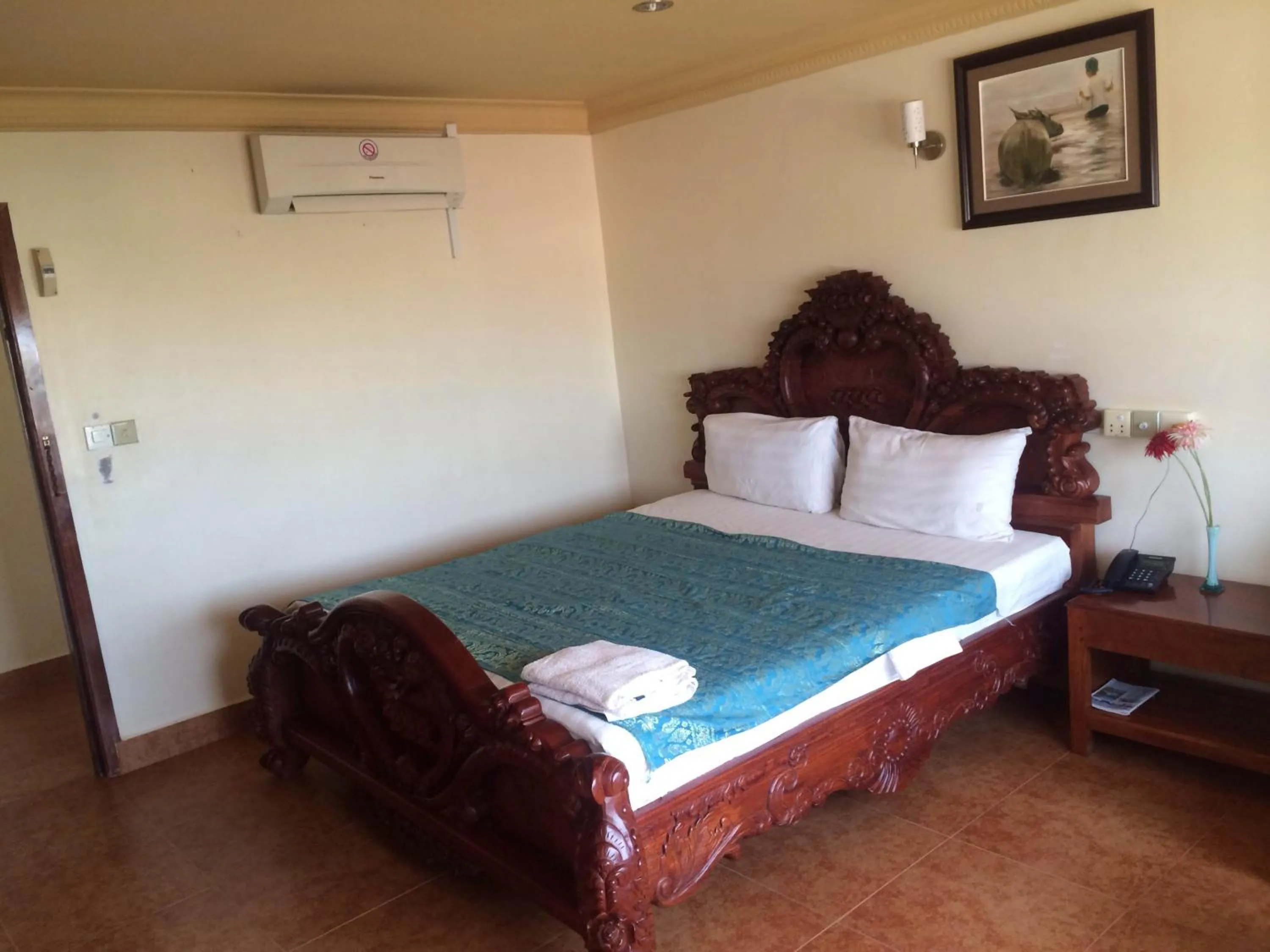 bunk bed, Bed in Lux Guesthouse