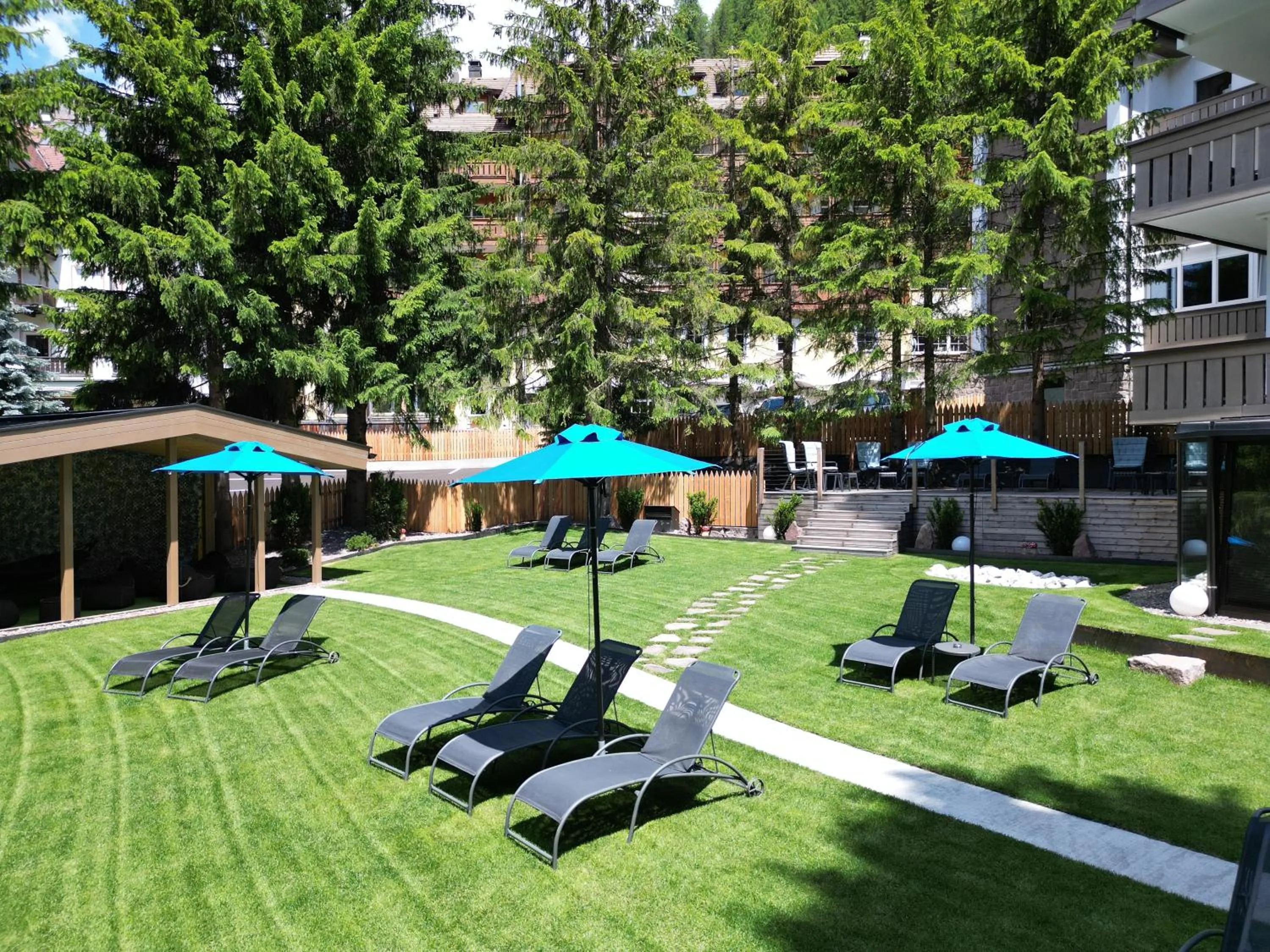 Garden in The Laurin Small & Charming