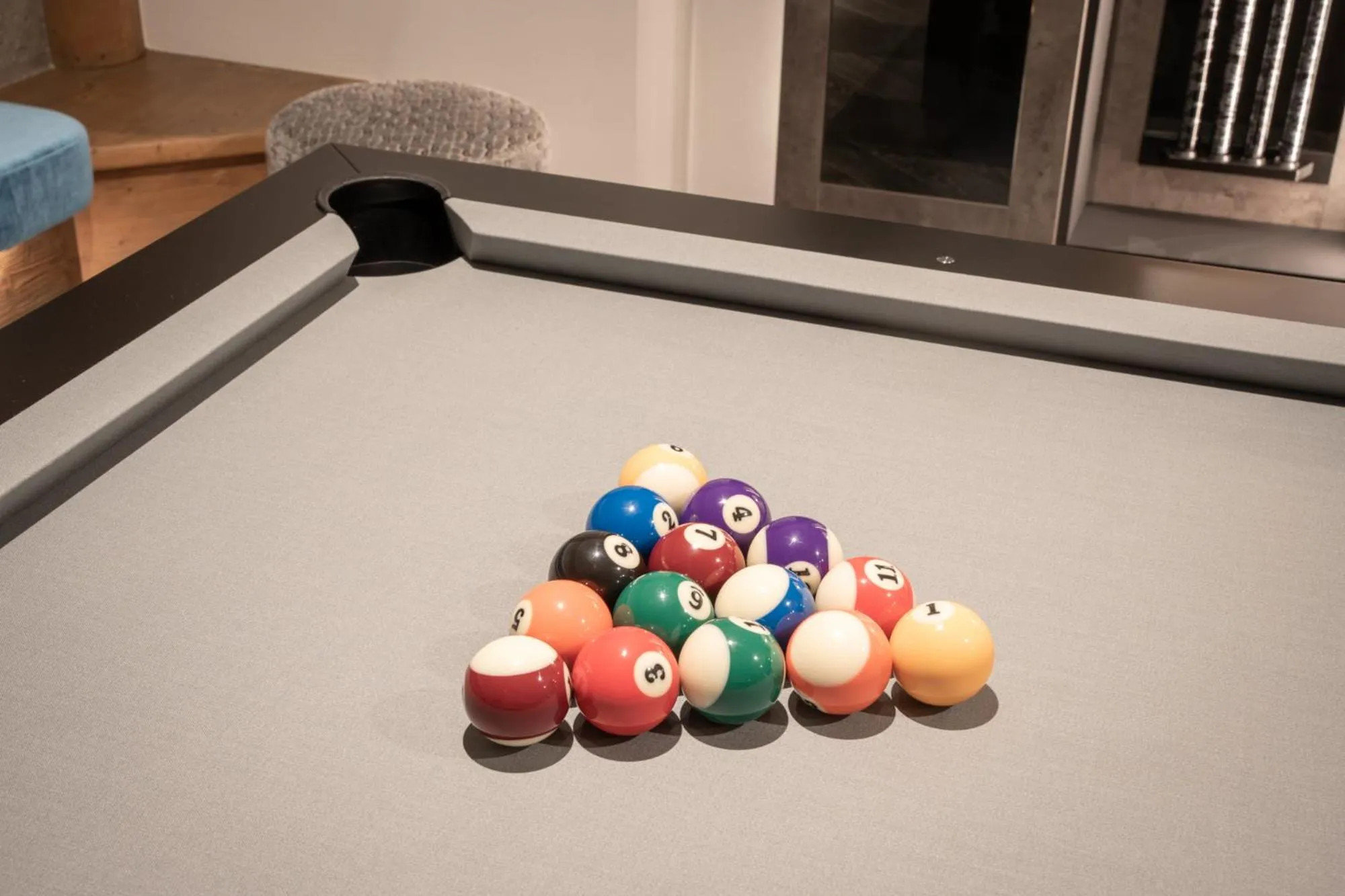 Billiard in The Laurin Small & Charming