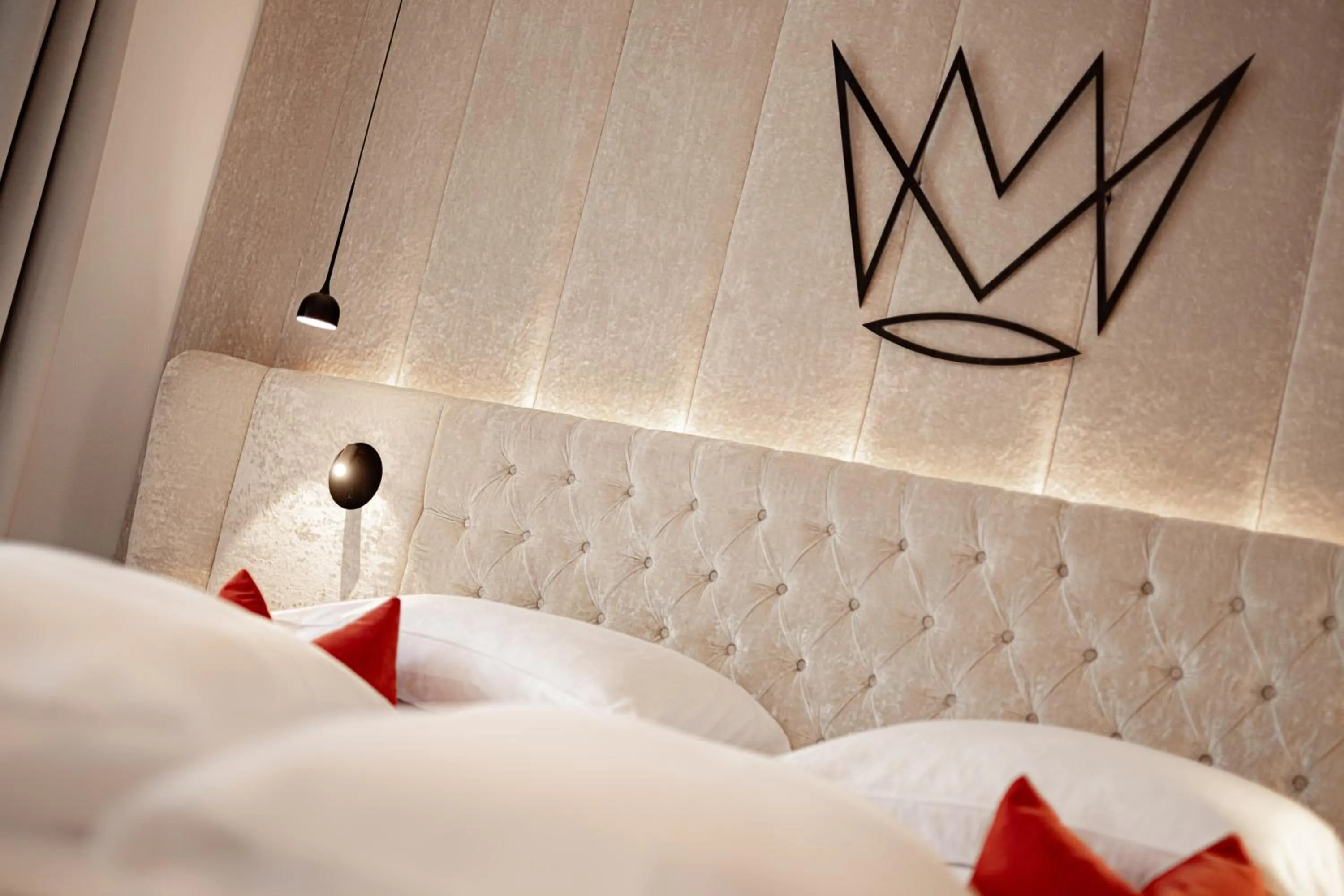 Bedroom, Bed in The Laurin Small & Charming