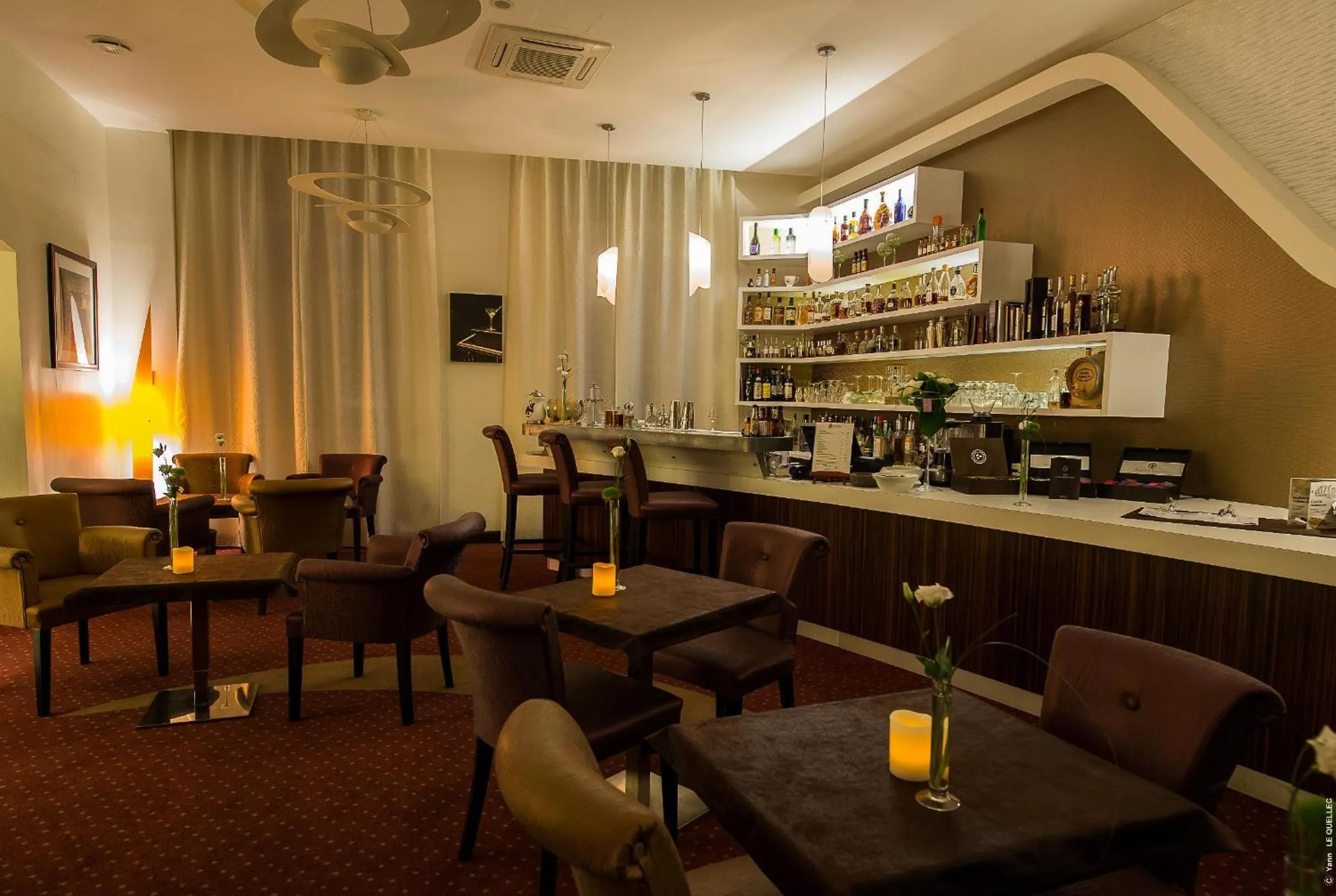 Lounge or bar in Hôtel François Premier Cognac Centre