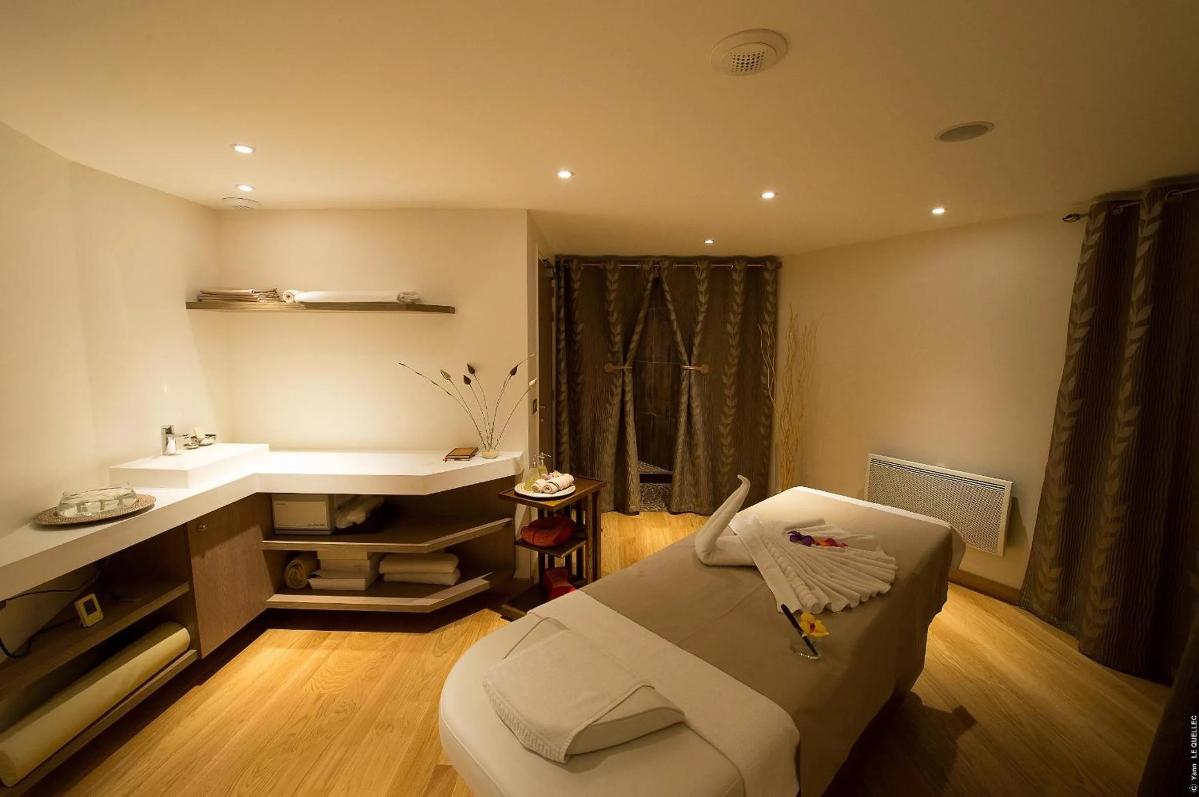 Spa and wellness centre/facilities, Bed in Hôtel François Premier Cognac Centre