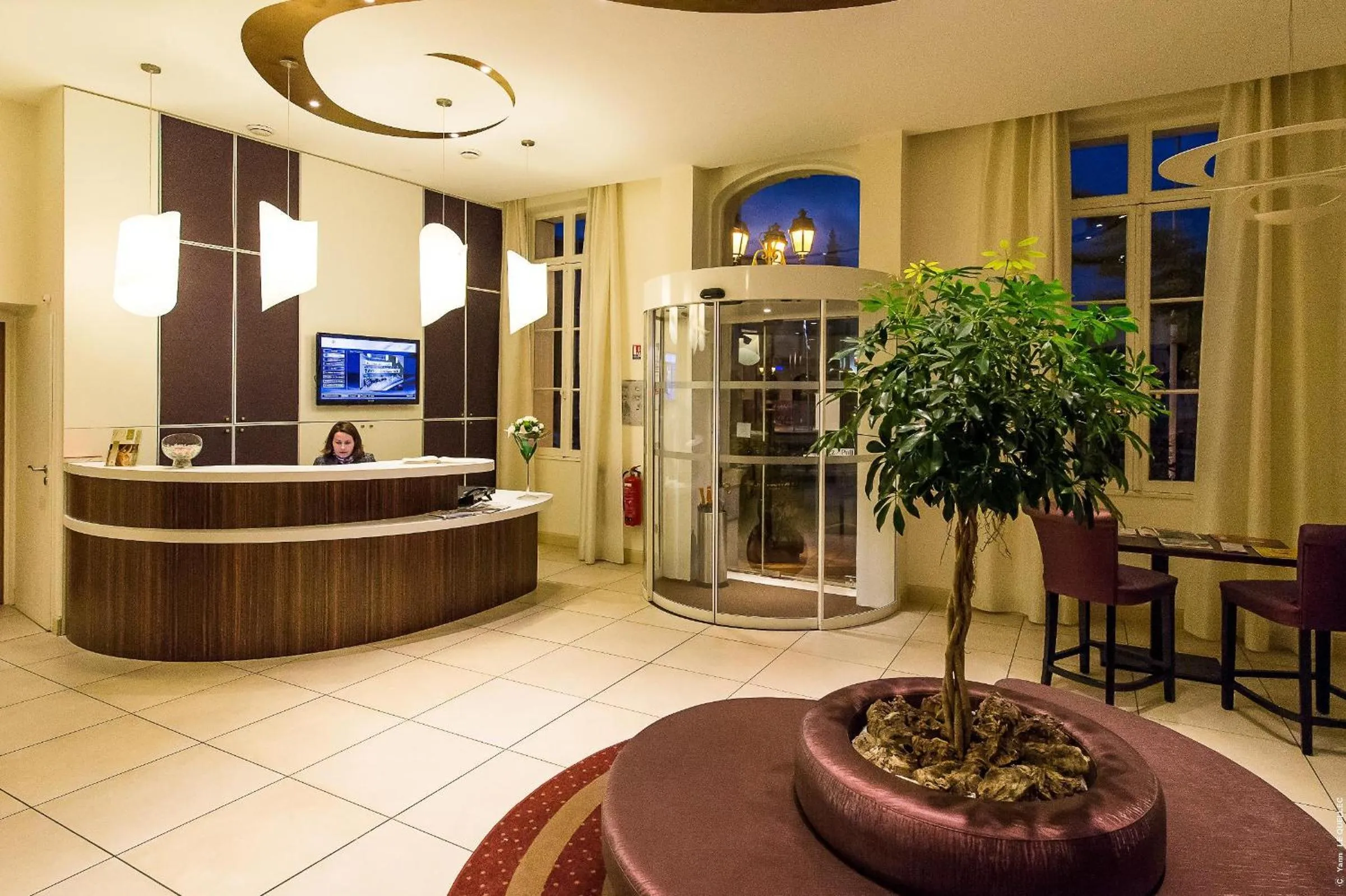 Staff in Hôtel François Premier Cognac Centre