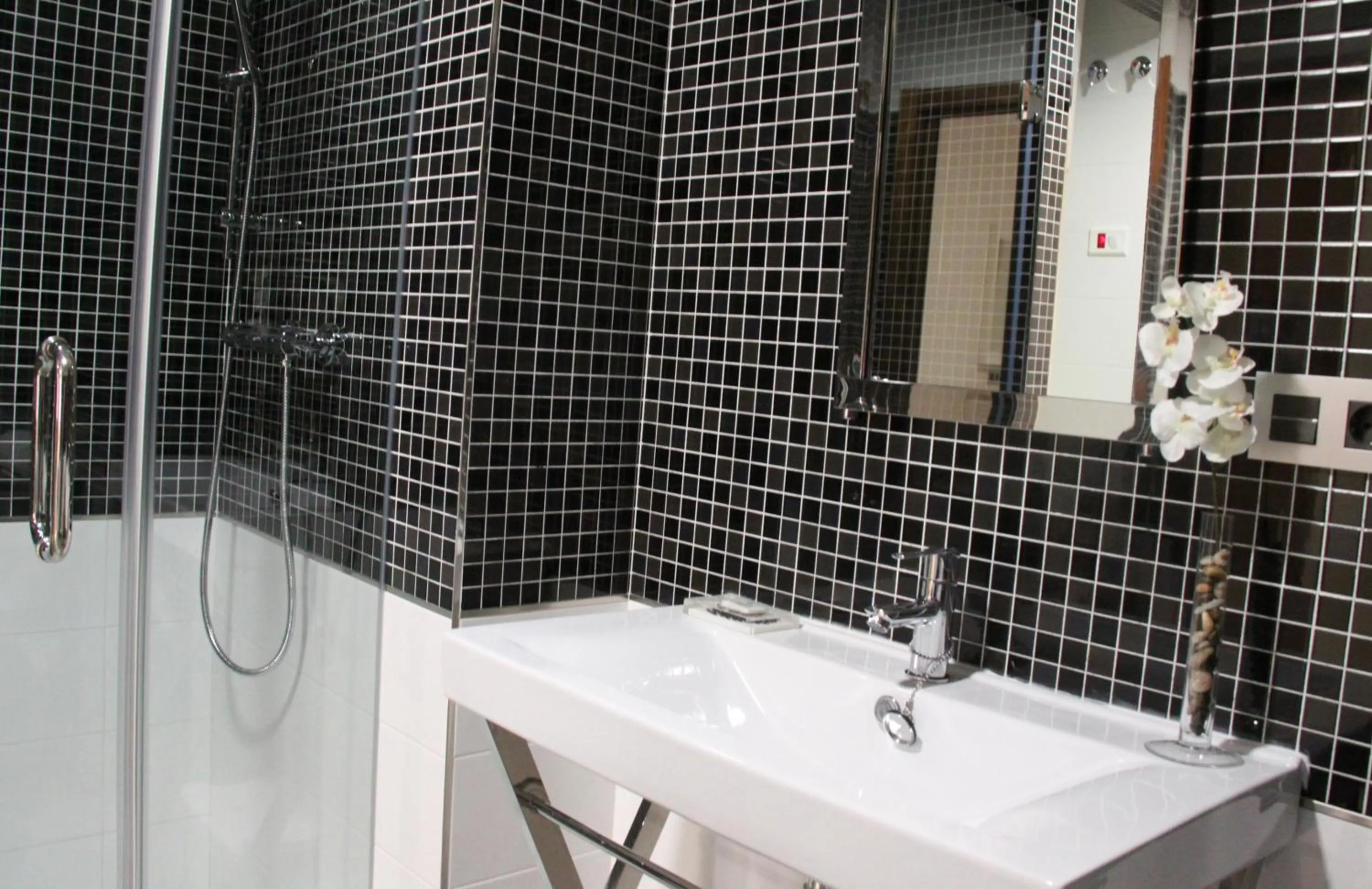 Bathroom in Apartamentos Living Sevilla Centro Maestranza