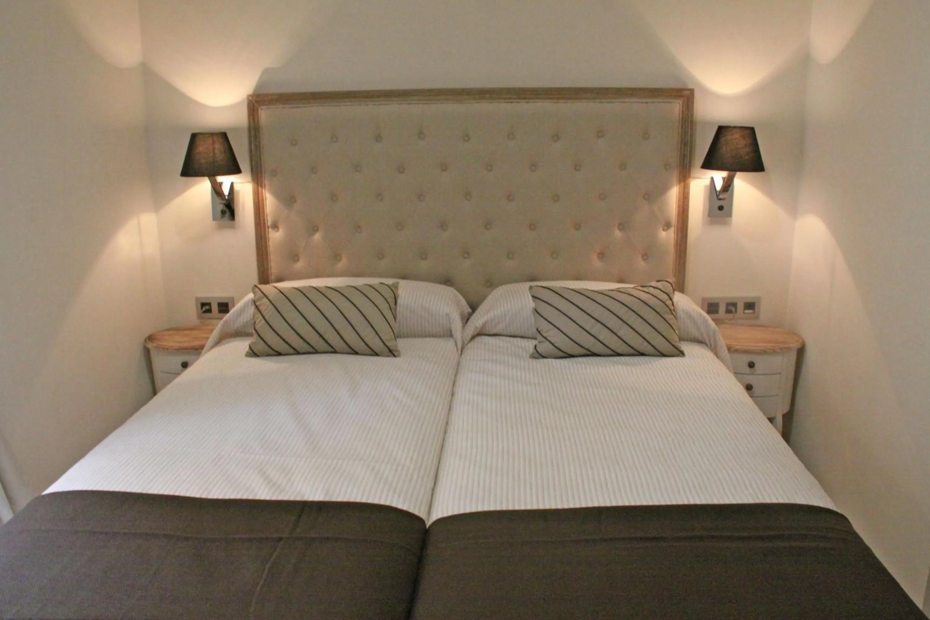 Bedroom, Bed in Apartamentos Living Sevilla Centro Maestranza