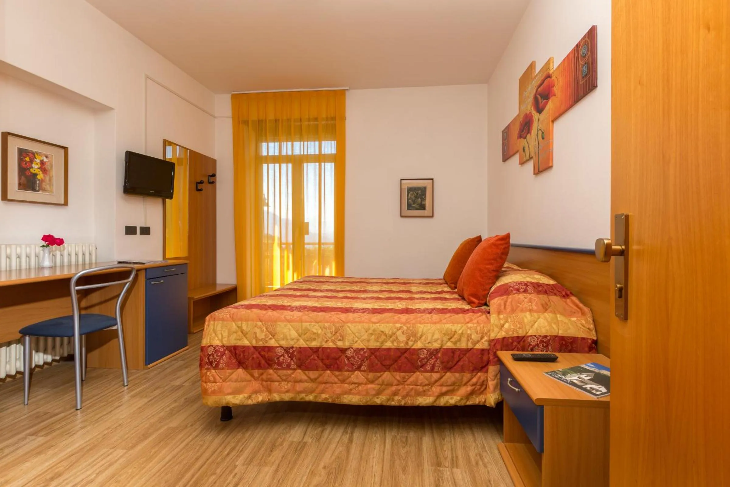 Bed in Hotel Antica Croce - Gardaslowemotion