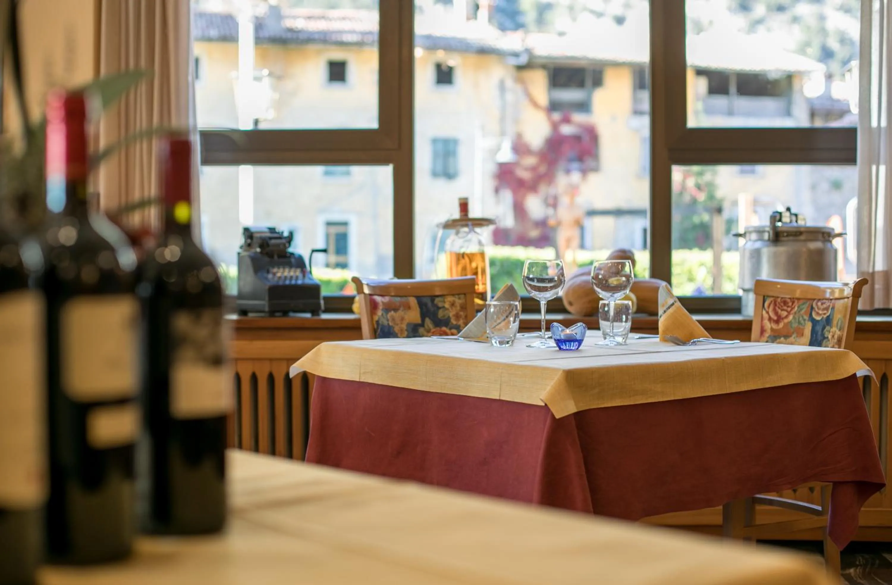 Lounge or bar in Hotel Antica Croce - Gardaslowemotion