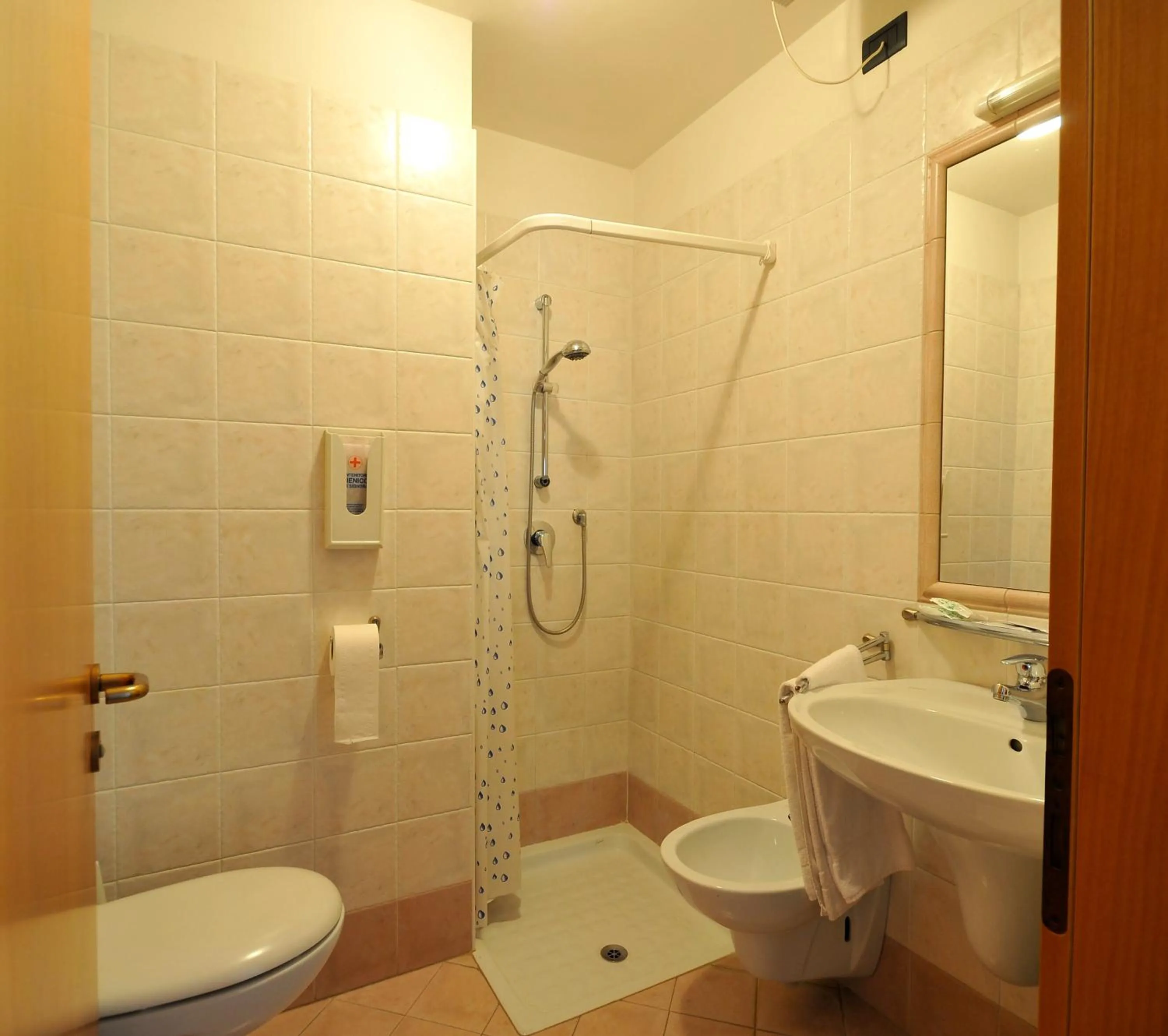 Shower in Hotel Antica Croce - Gardaslowemotion