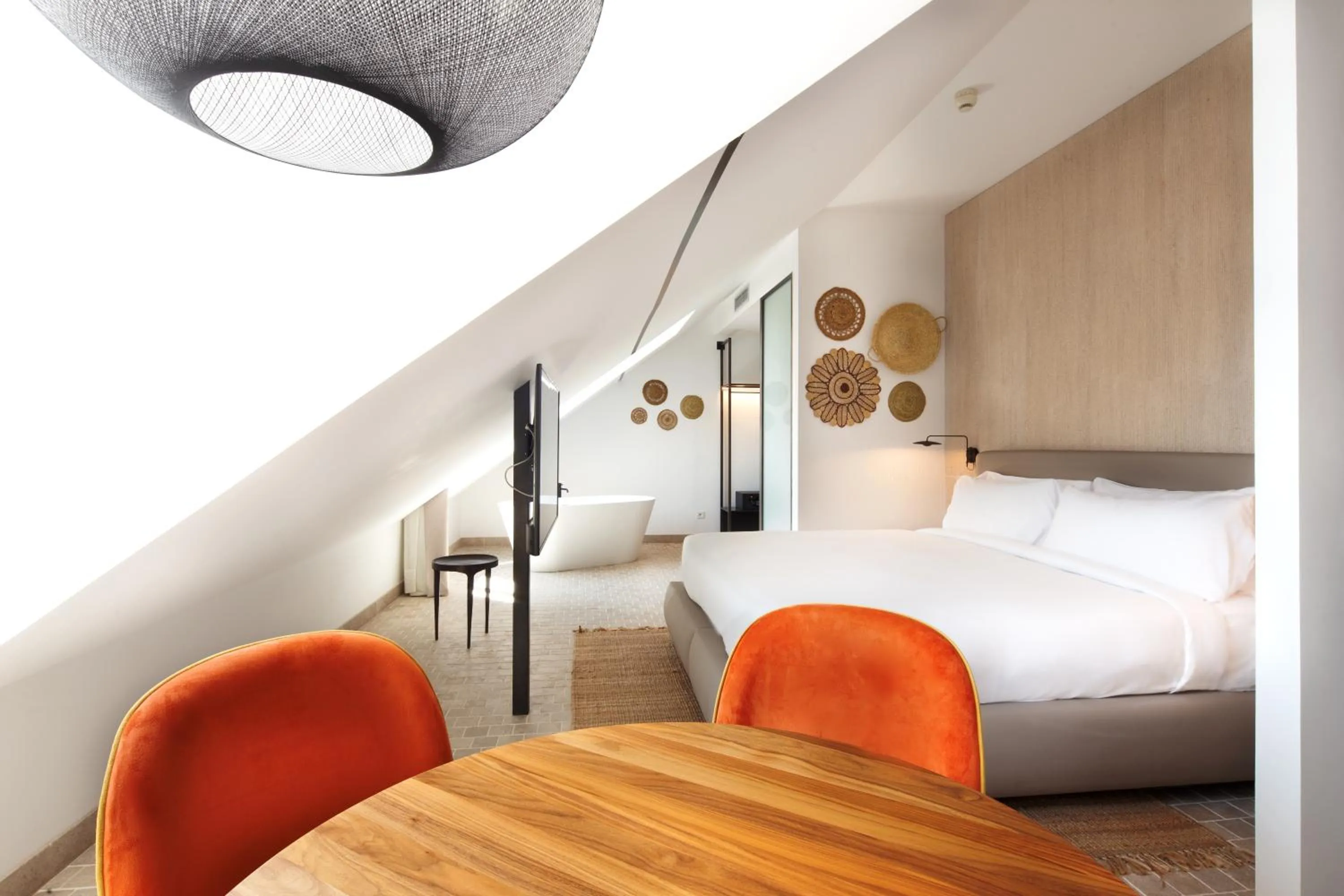 Photo of the whole room, Bed in Atocha Hotel Madrid, Tapestry Collection by Hilton