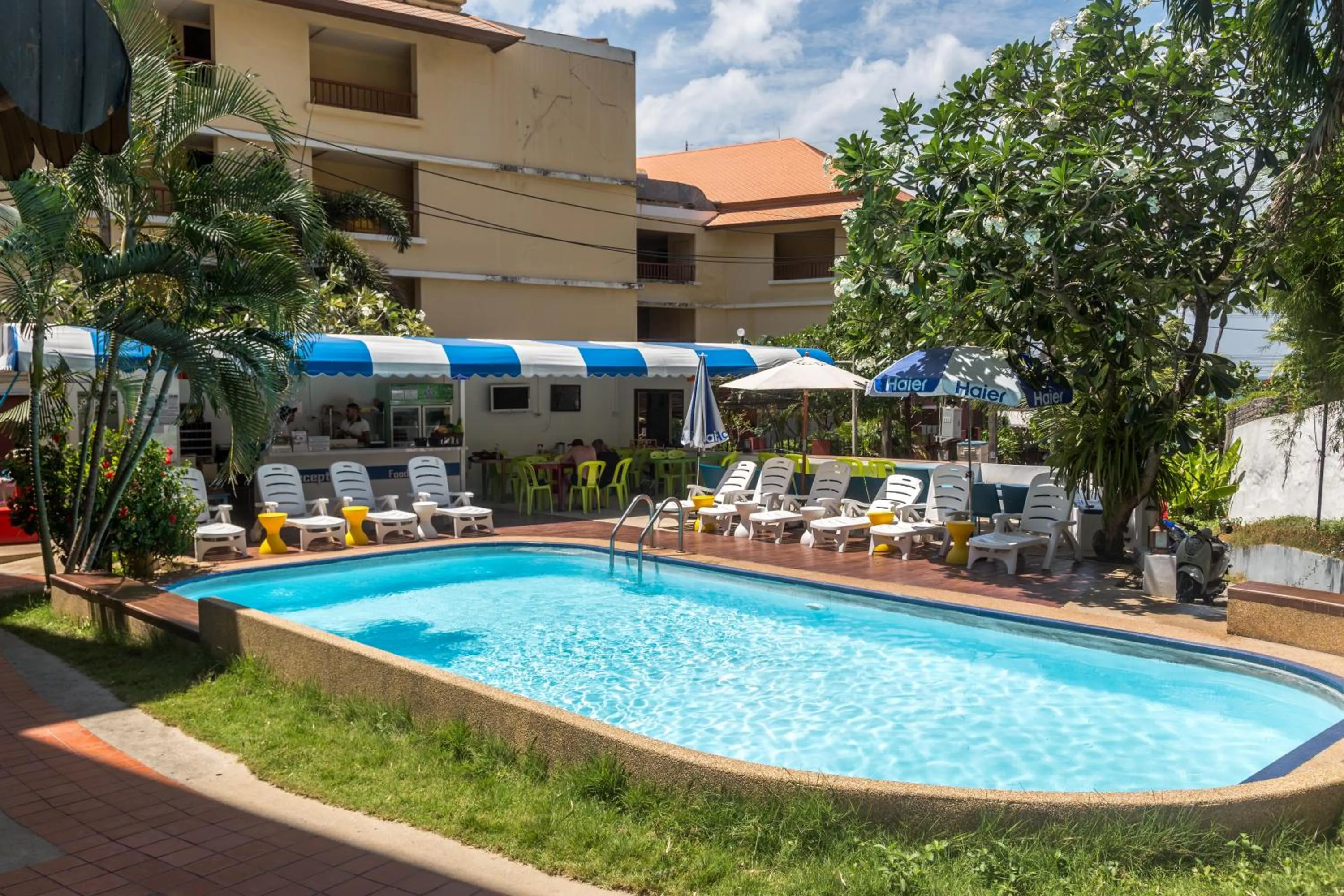 Restaurant/places to eat in PorterHouse Beach Hotel