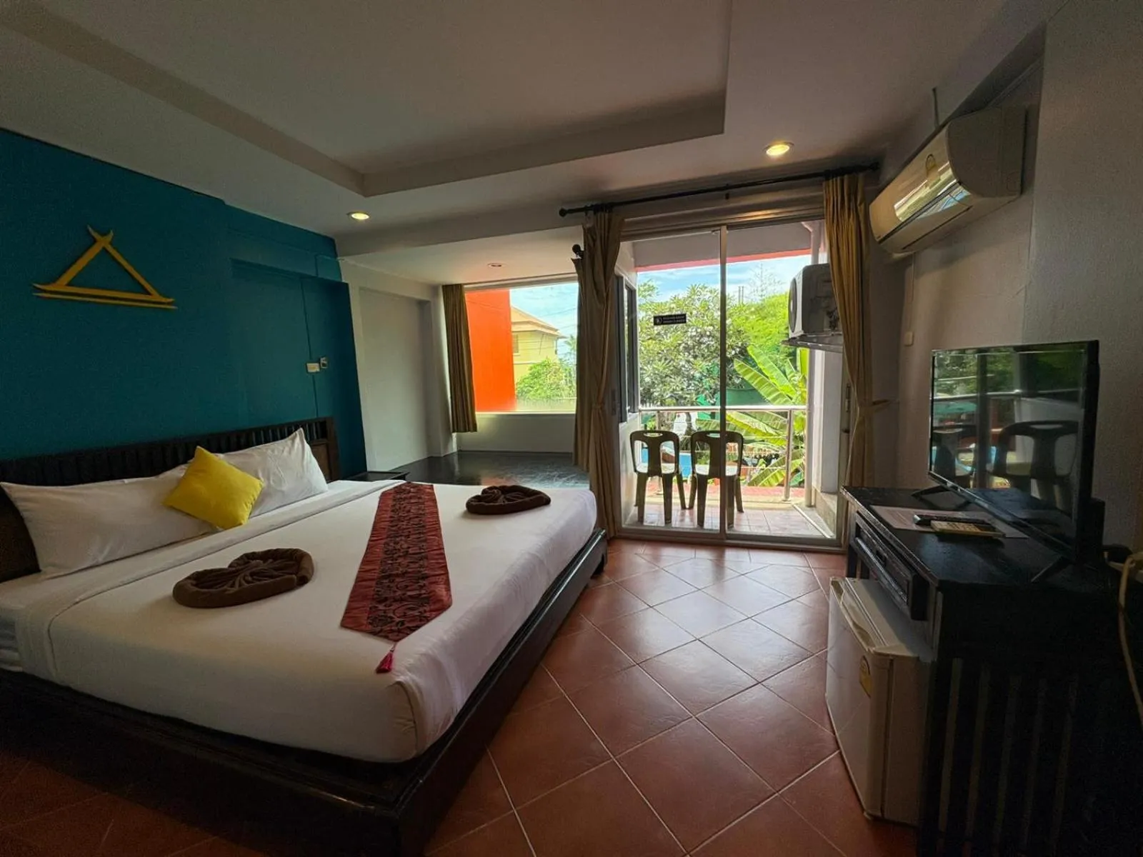 Bed in PorterHouse Beach Hotel