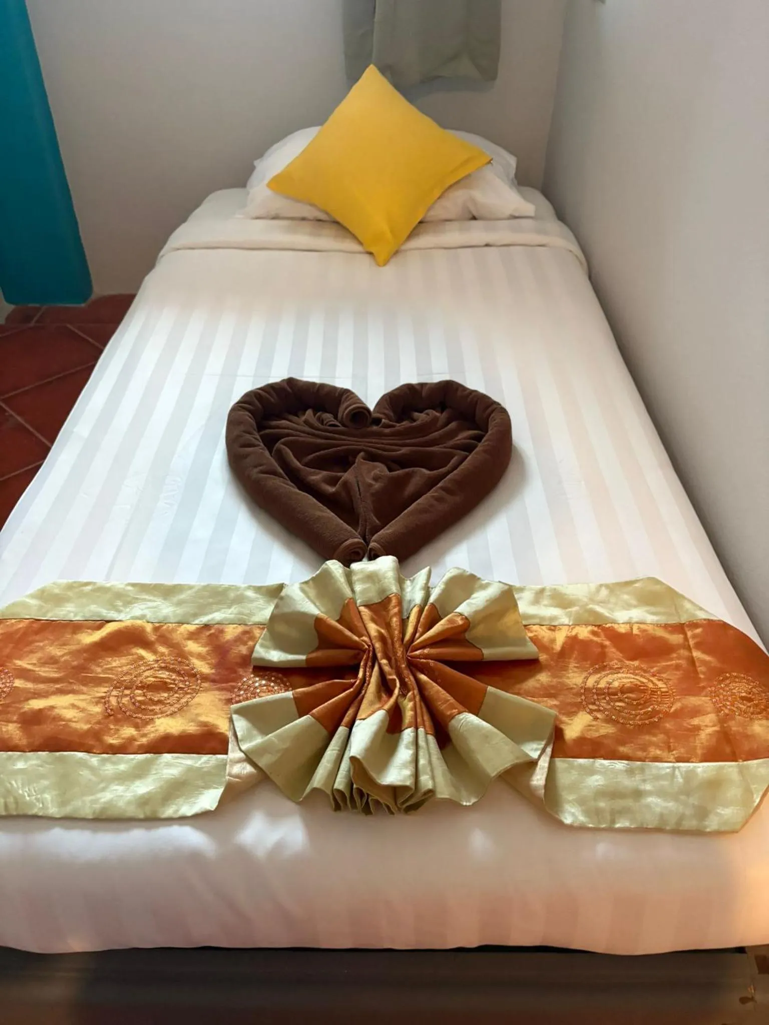 Bed in PorterHouse Beach Hotel