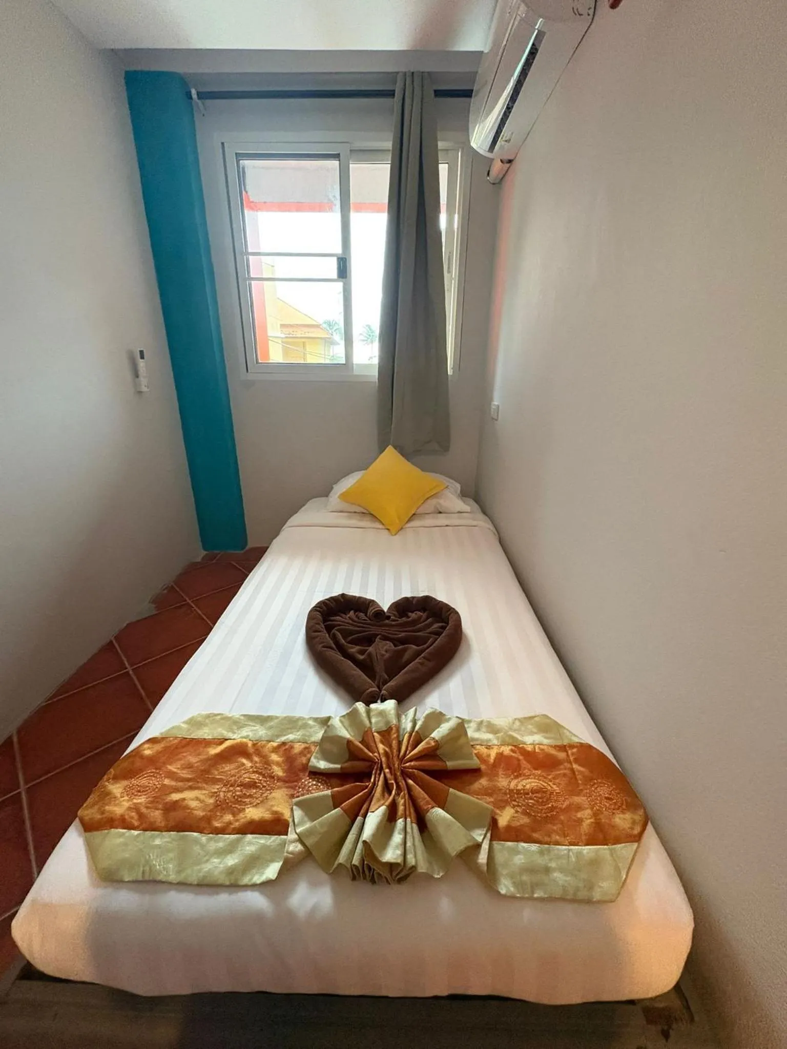 Bed in PorterHouse Beach Hotel