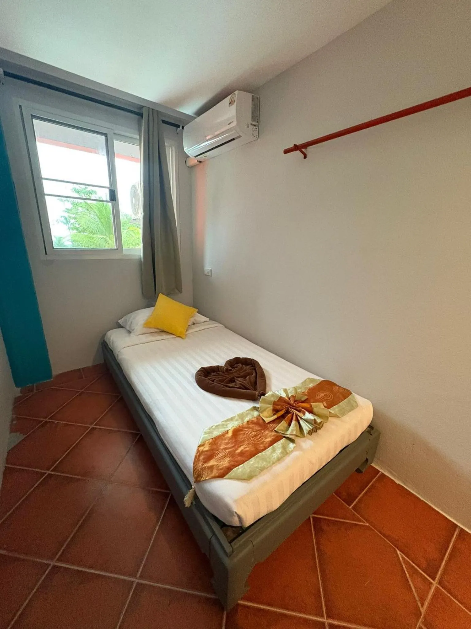 Bed in PorterHouse Beach Hotel