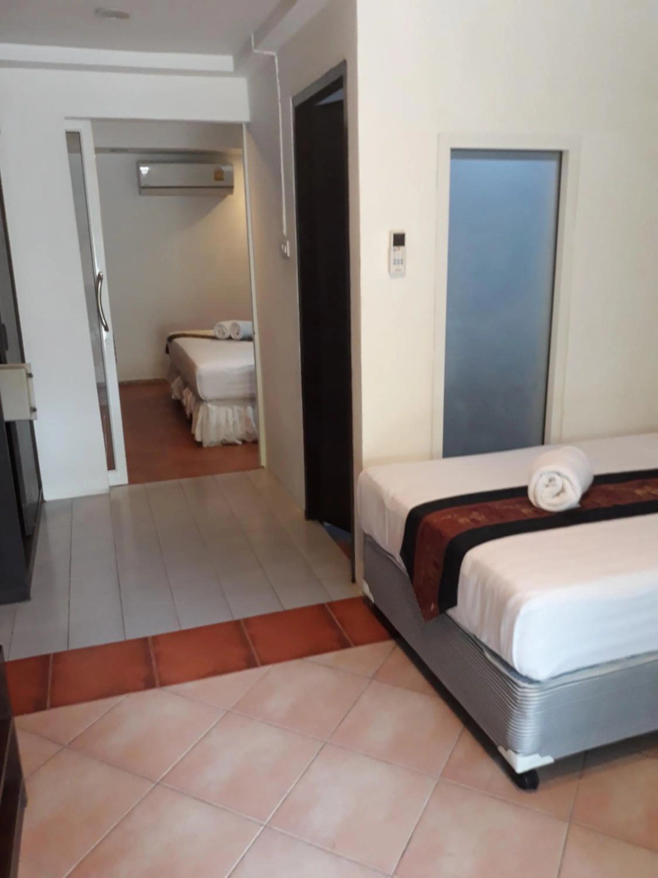 Photo of the whole room, Bed in PorterHouse Beach Hotel