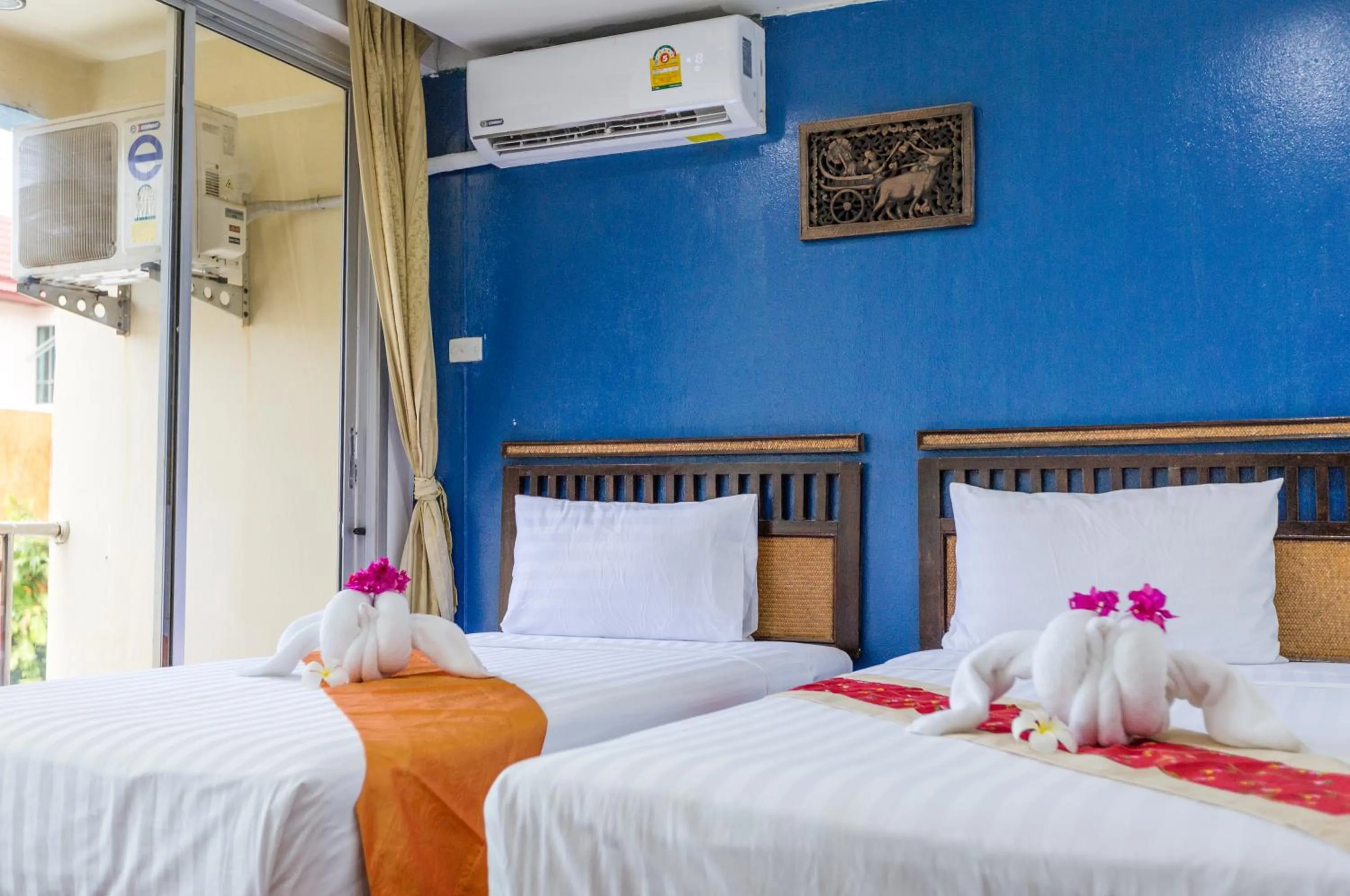 Bed in PorterHouse Beach Hotel