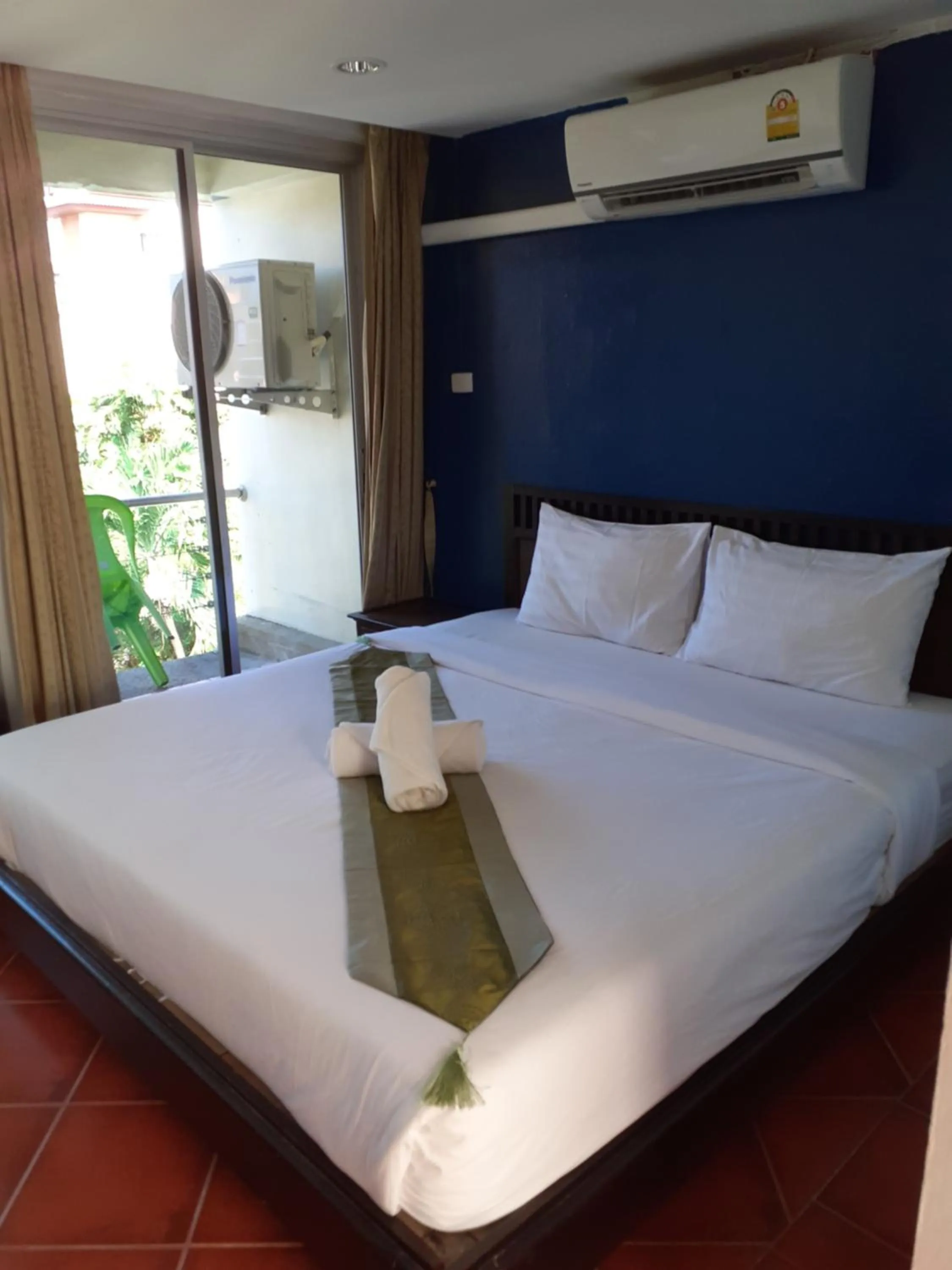 Bed in PorterHouse Beach Hotel