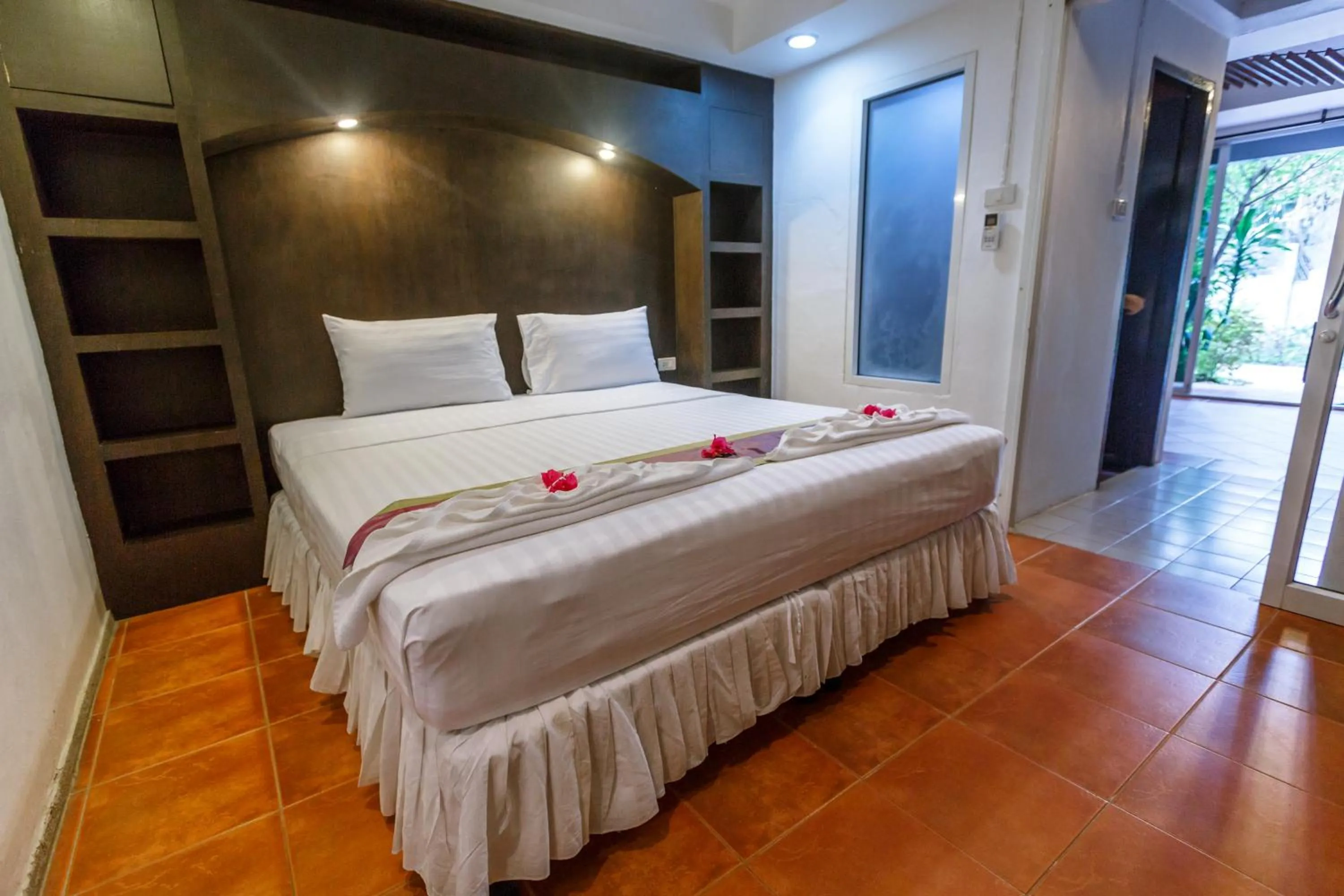 Photo of the whole room, Bed in PorterHouse Beach Hotel