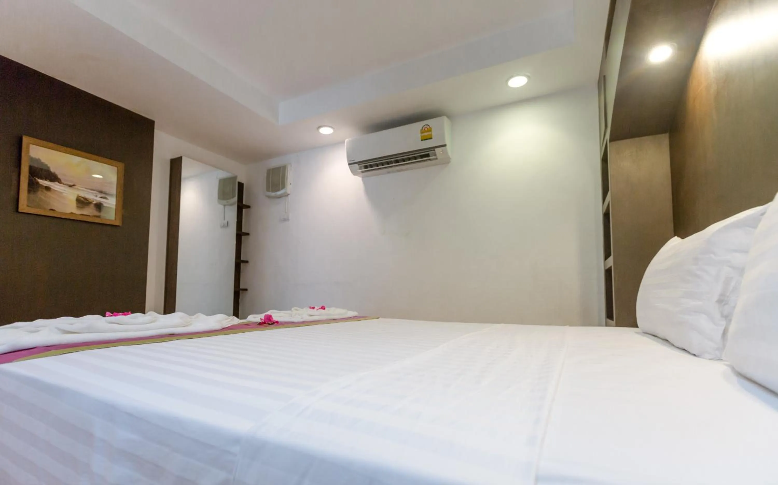 Bed in PorterHouse Beach Hotel