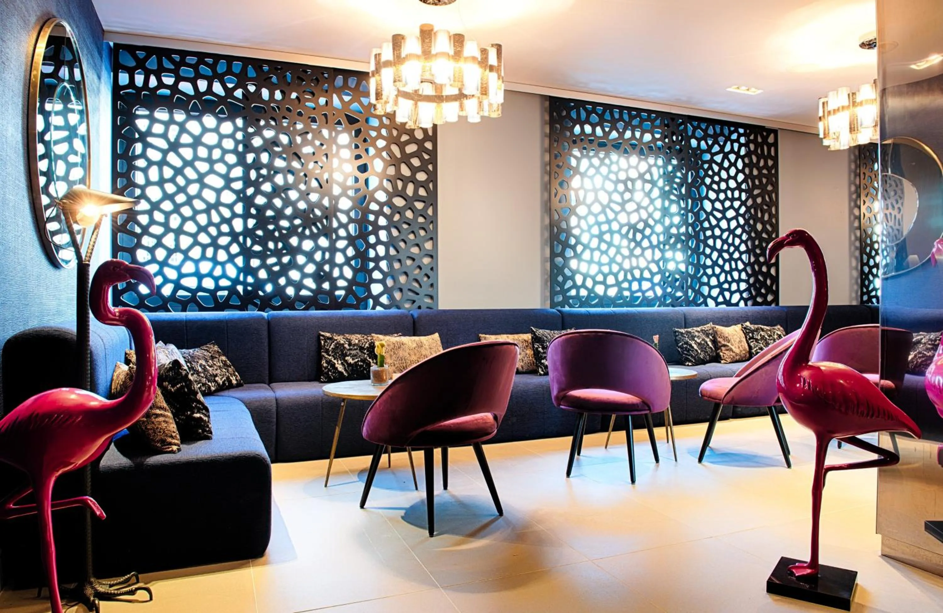 Lounge or bar in NYX Hotel Mannheim by Leonardo Hotels