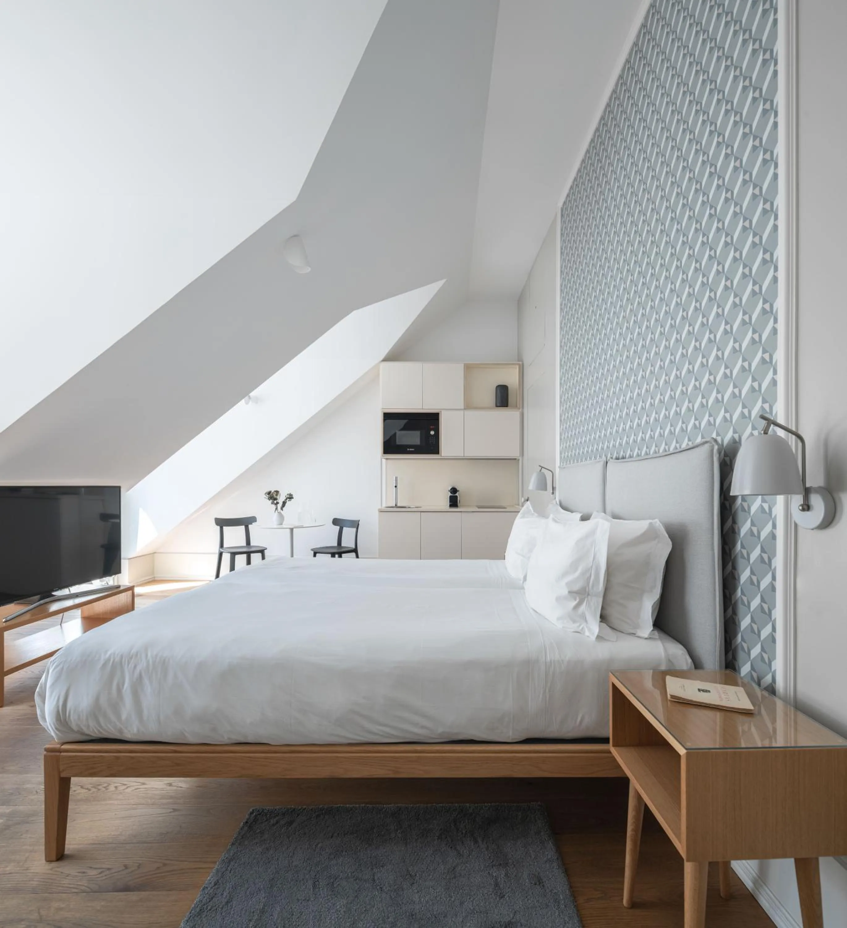 TV and multimedia, Bed in Boutique Chiado Suites