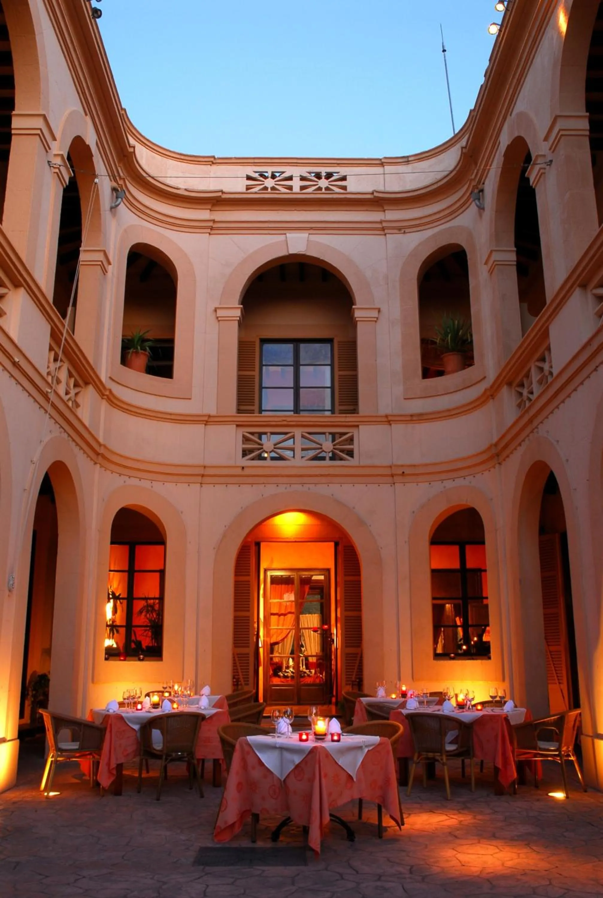 Restaurant/places to eat in Palacio Sant Salvador