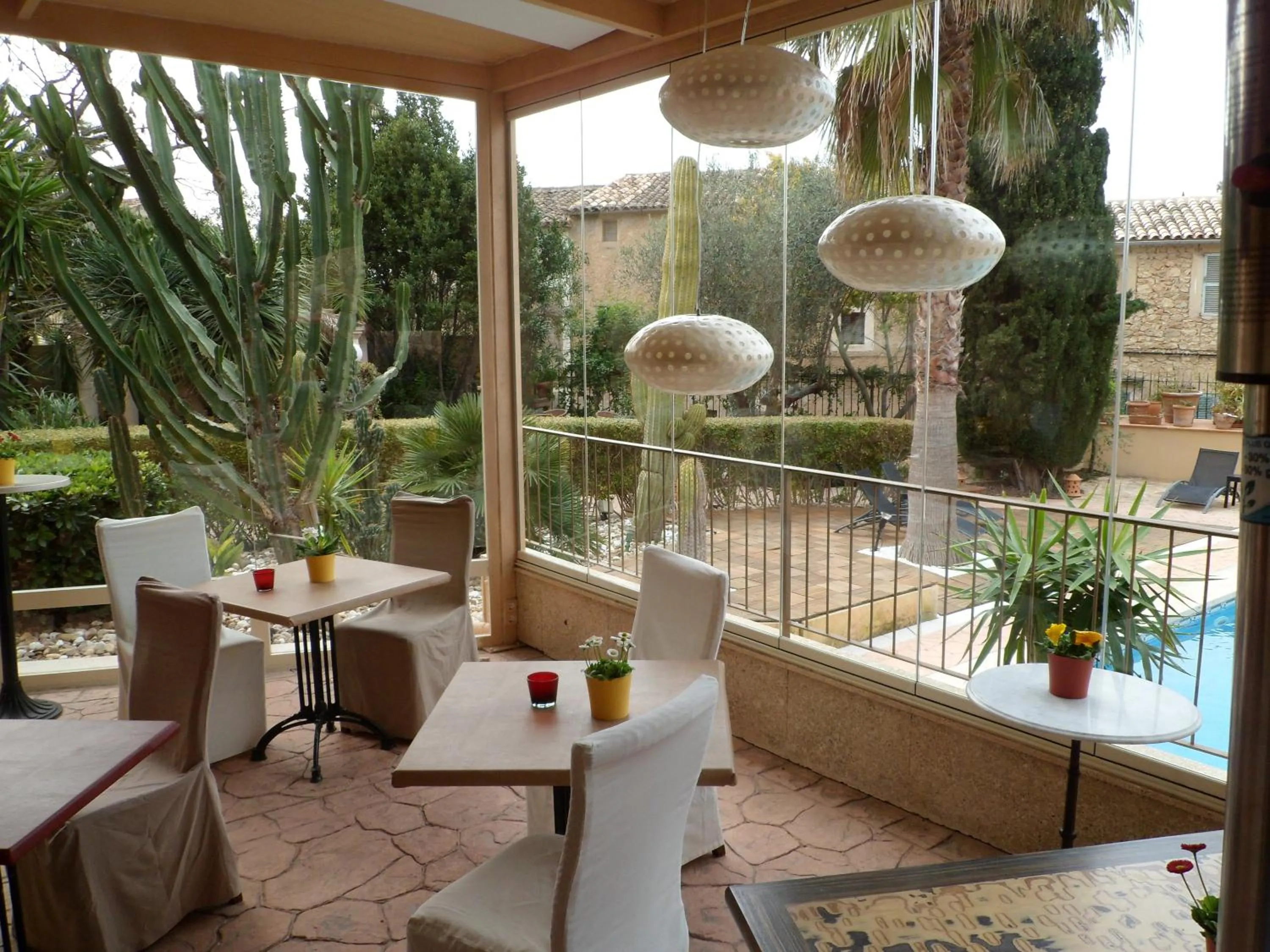 Restaurant/places to eat in Palacio Sant Salvador