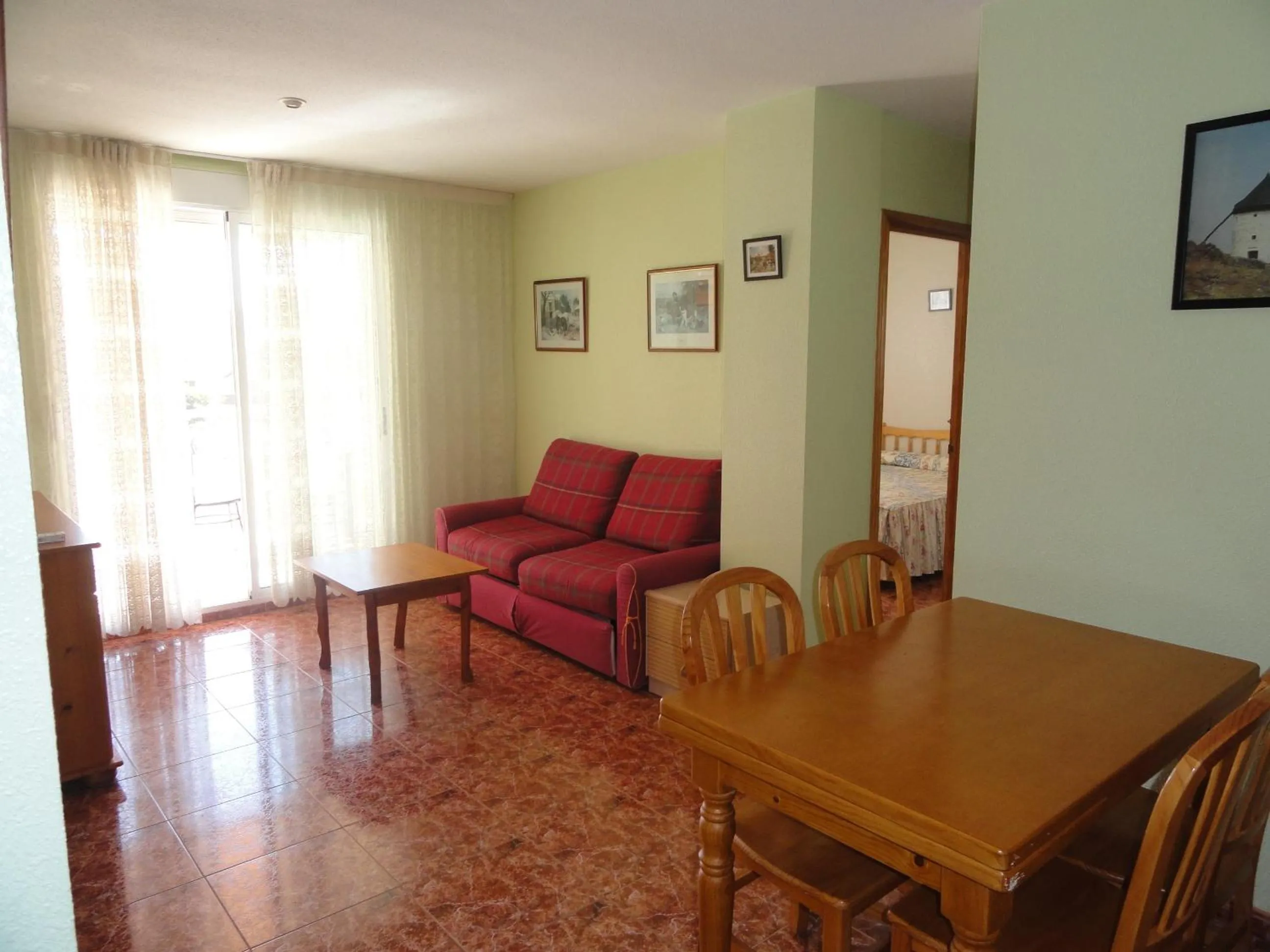 Restaurant/places to eat in Apartamentos Raymar