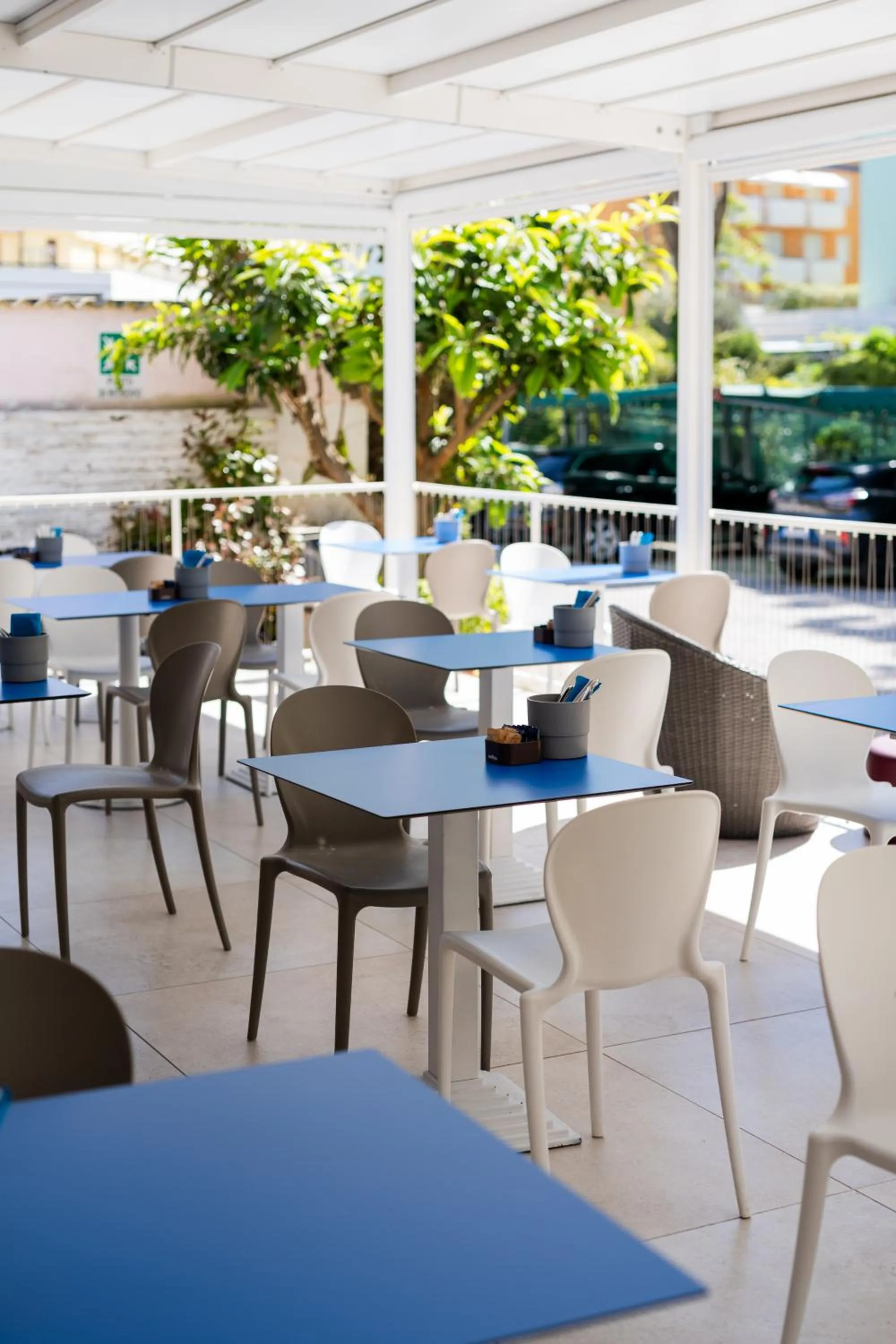 Restaurant/places to eat in Hotel Regina