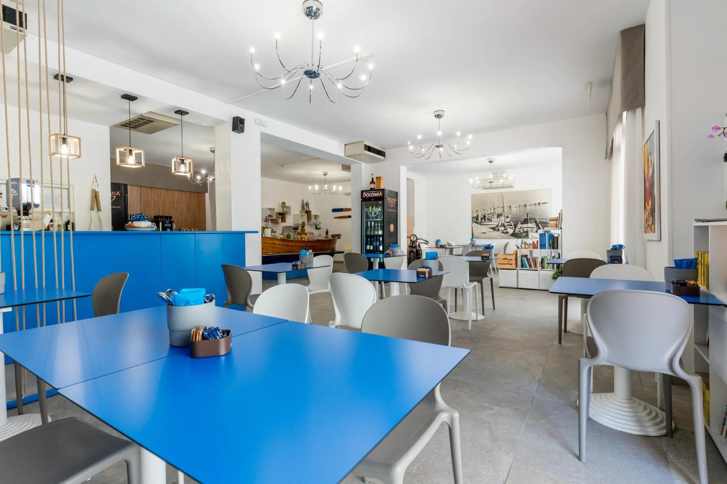 Restaurant/places to eat in Hotel Regina