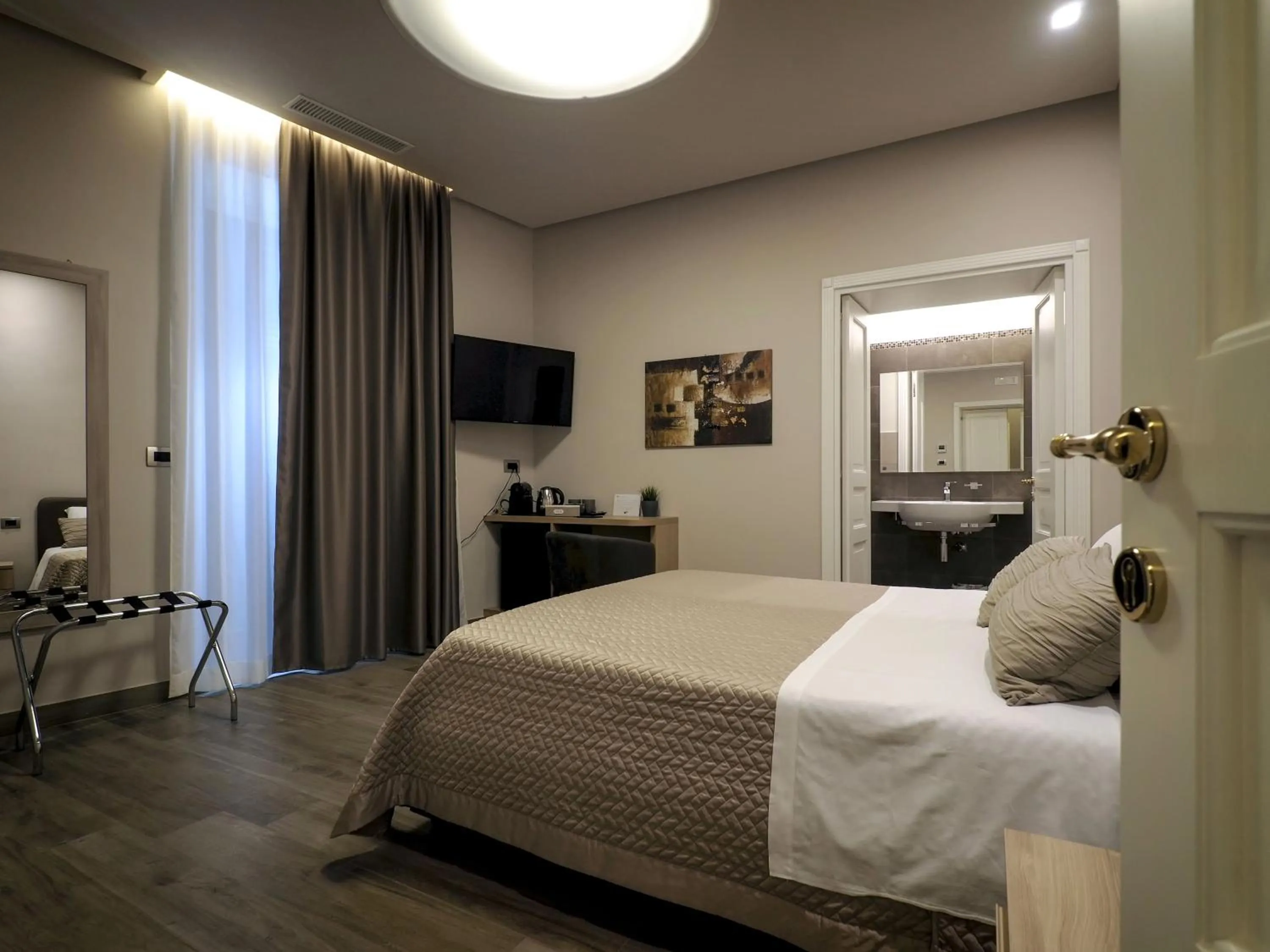 Photo of the whole room, Bed in Relais Anfitheatro